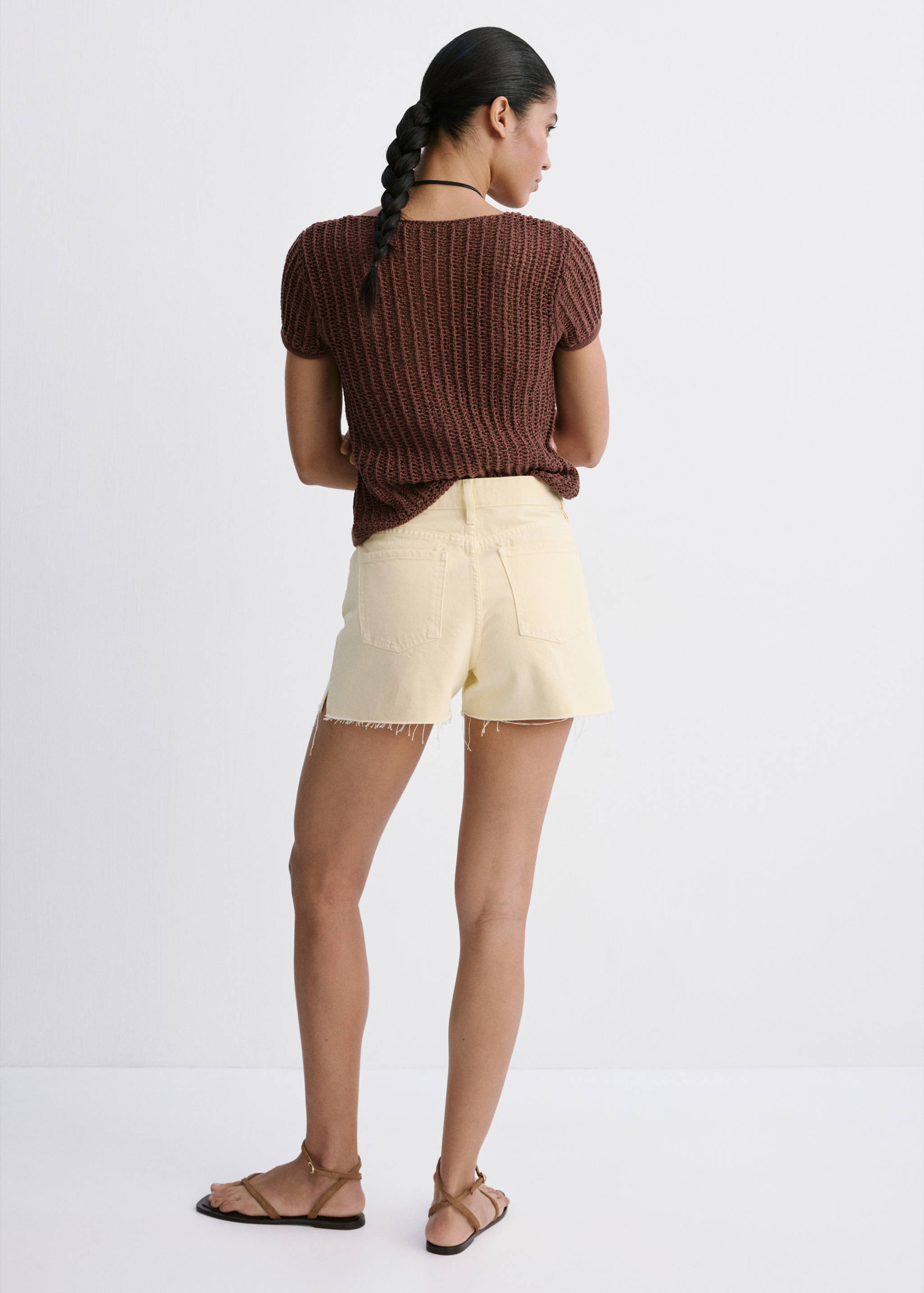 Short en jean revers effilochés - Verso de l’article