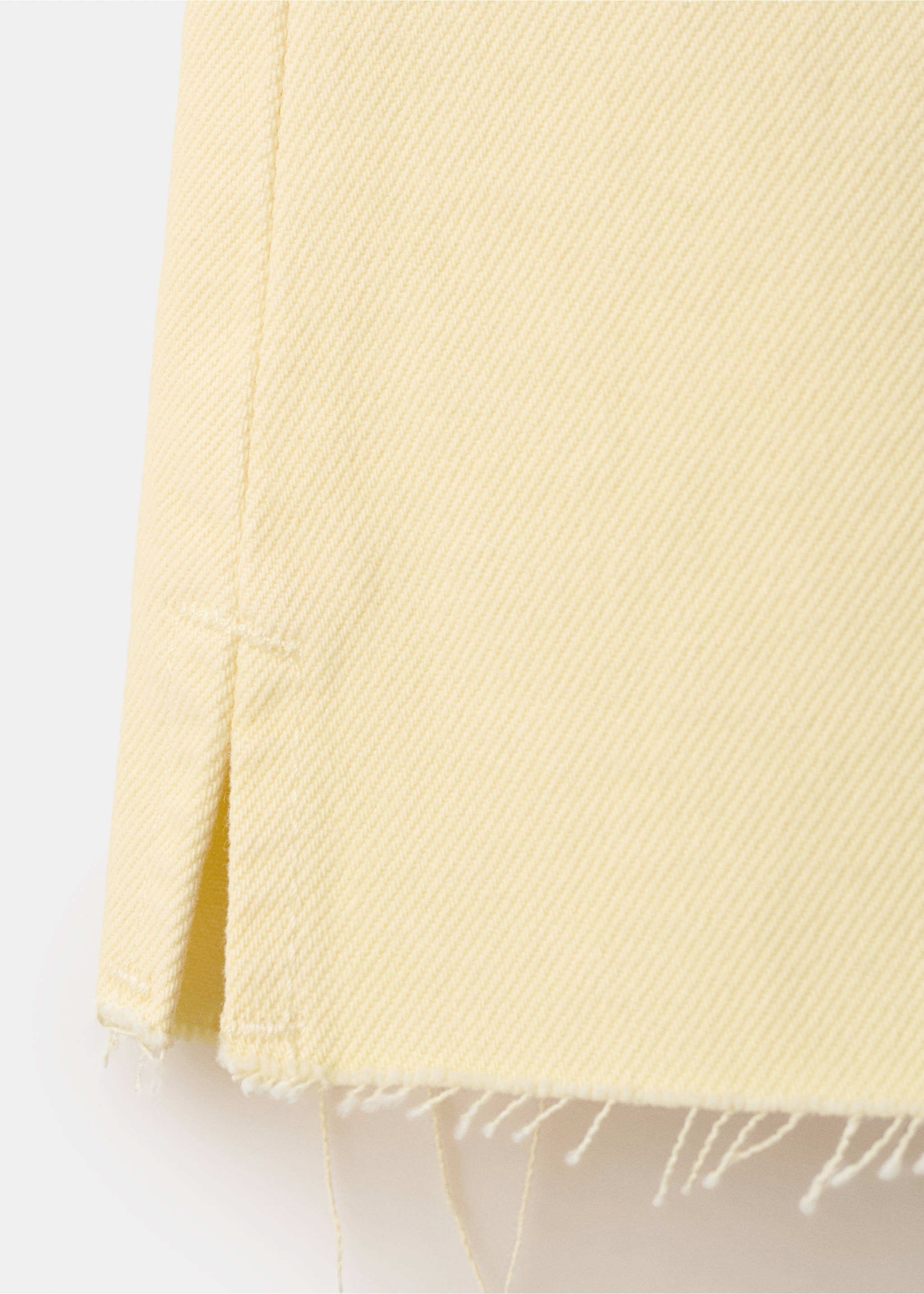 Short en jean revers effilochés - Détail de l'article 0, Jaune pastel. Ref: 37091385-00.