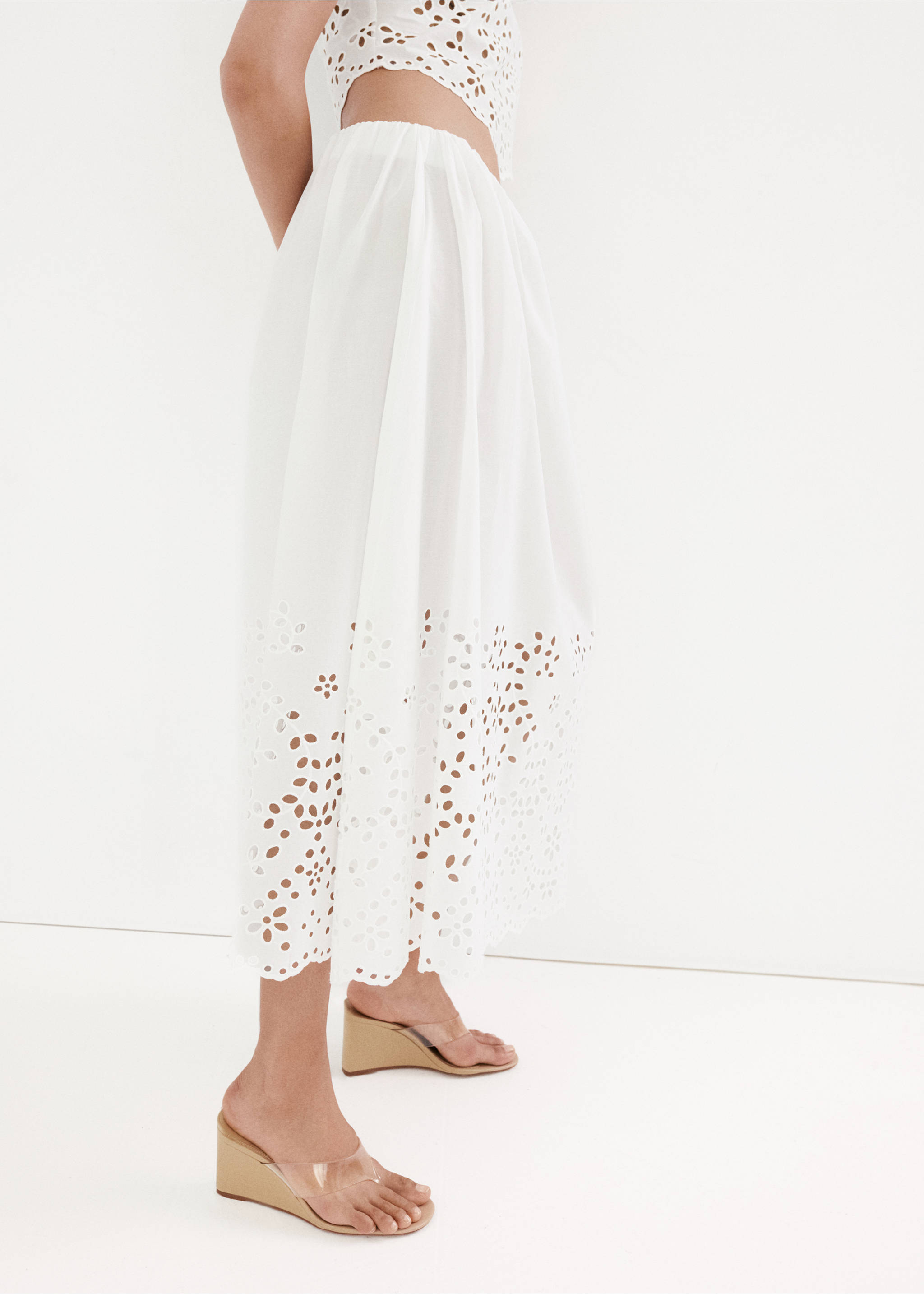 Midi skirt with embroidered details - Medium plane, Off White. Ref: 37091386-00.