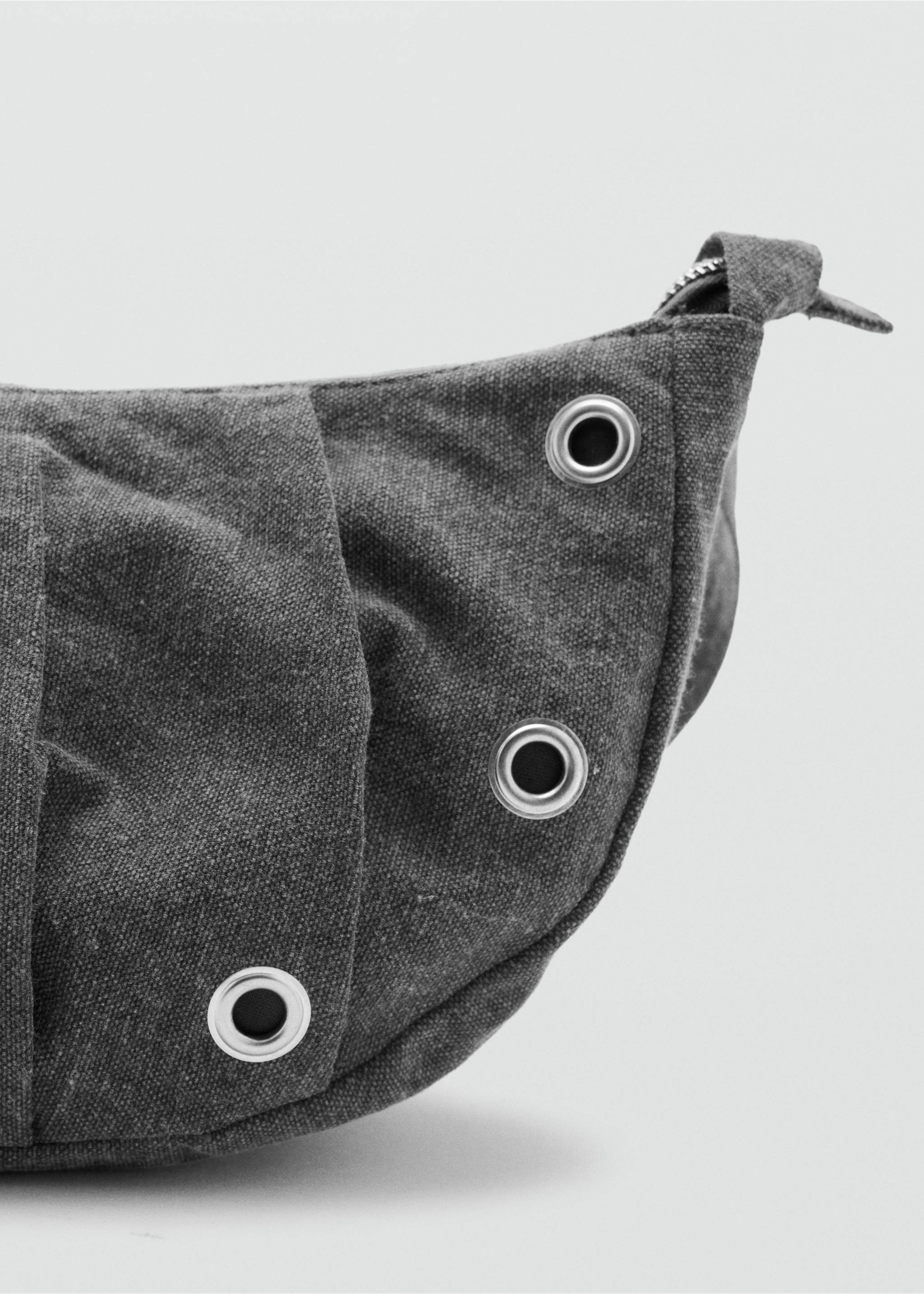 Bolso bandolera eyelets - Detalle del artículo 1, Gris. Ref: 37091395-00.
