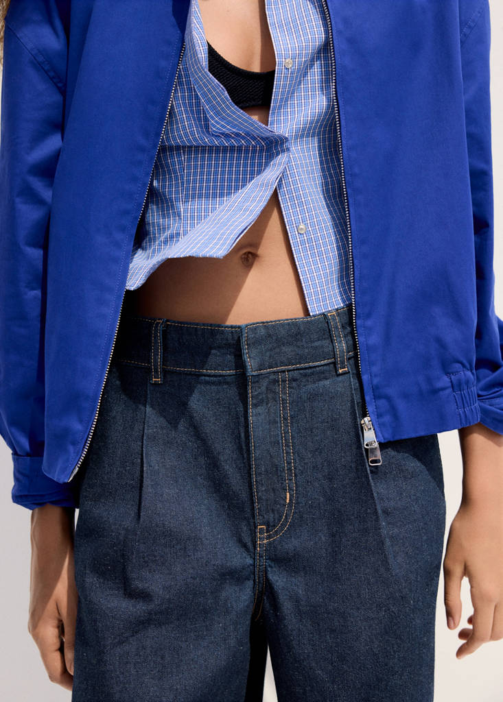 Mid-rise denim bermuda shorts with pleats — Open Blue