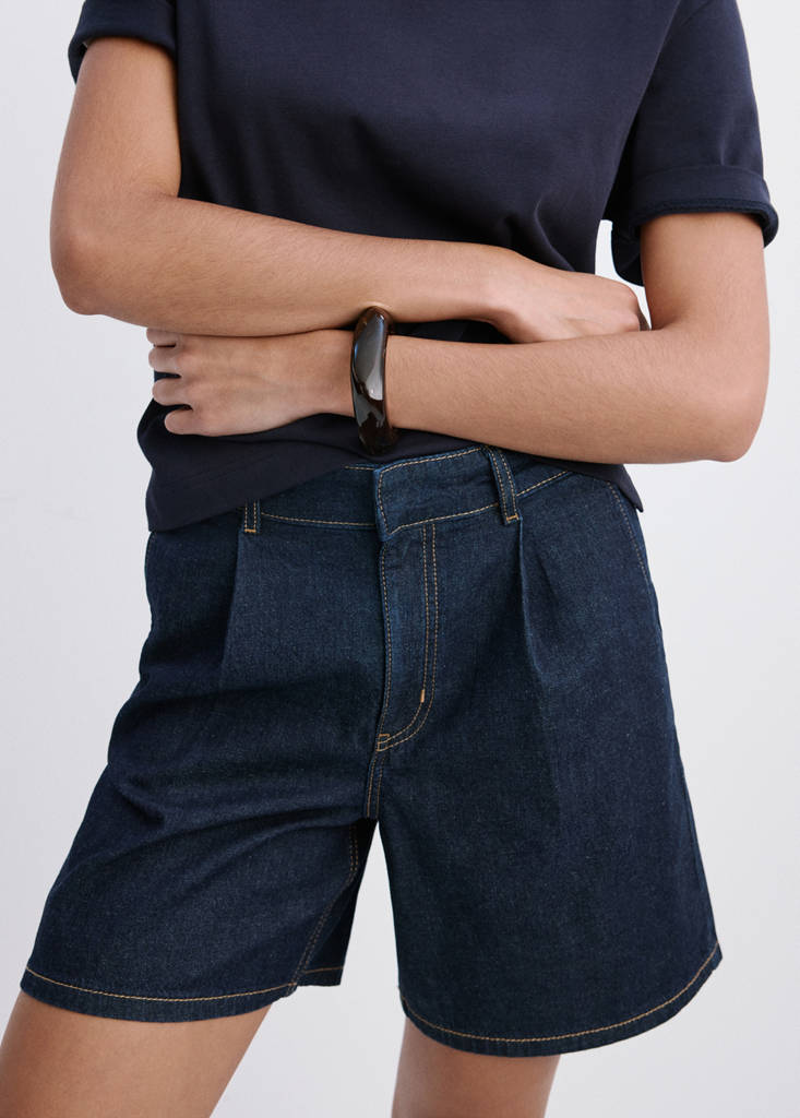 Mid-rise denim bermuda shorts with pleats — Open Blue
