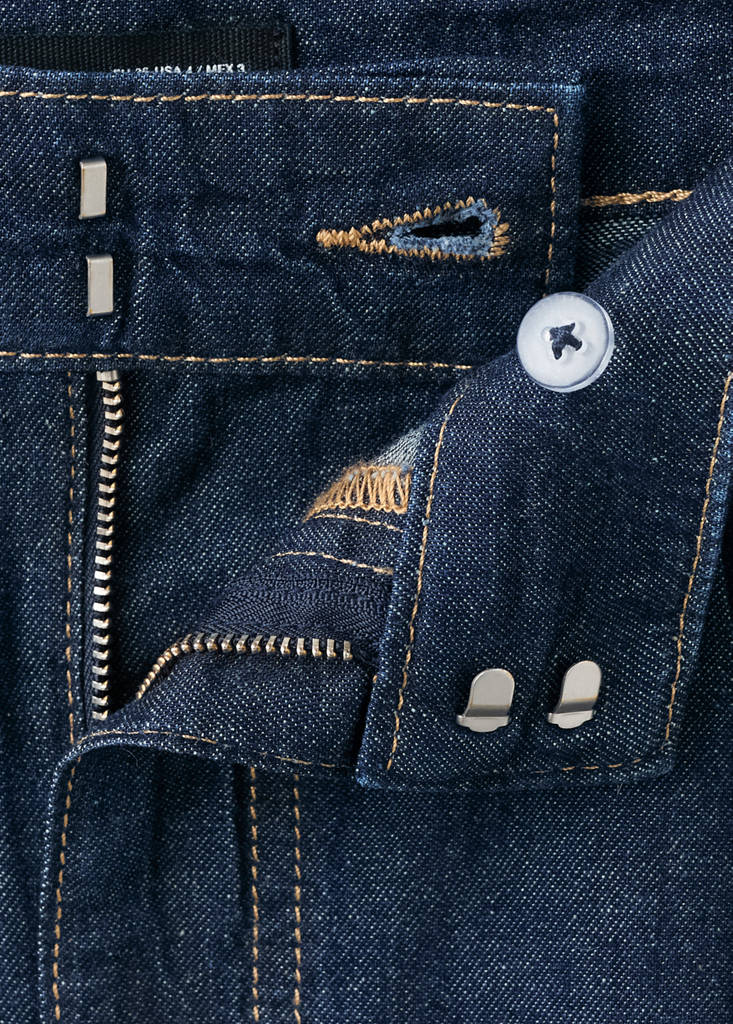 Mid-rise denim bermuda shorts with pleats — Open Blue