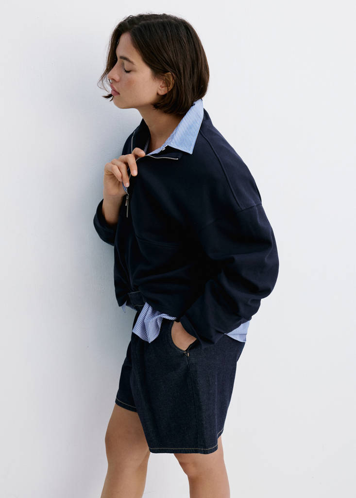Mid-rise denim bermuda shorts with pleats — Open Blue