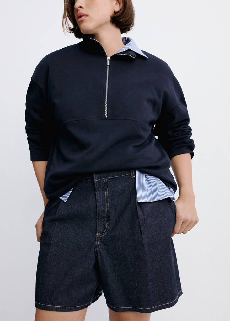Mid-rise denim bermuda shorts with pleats — Open Blue