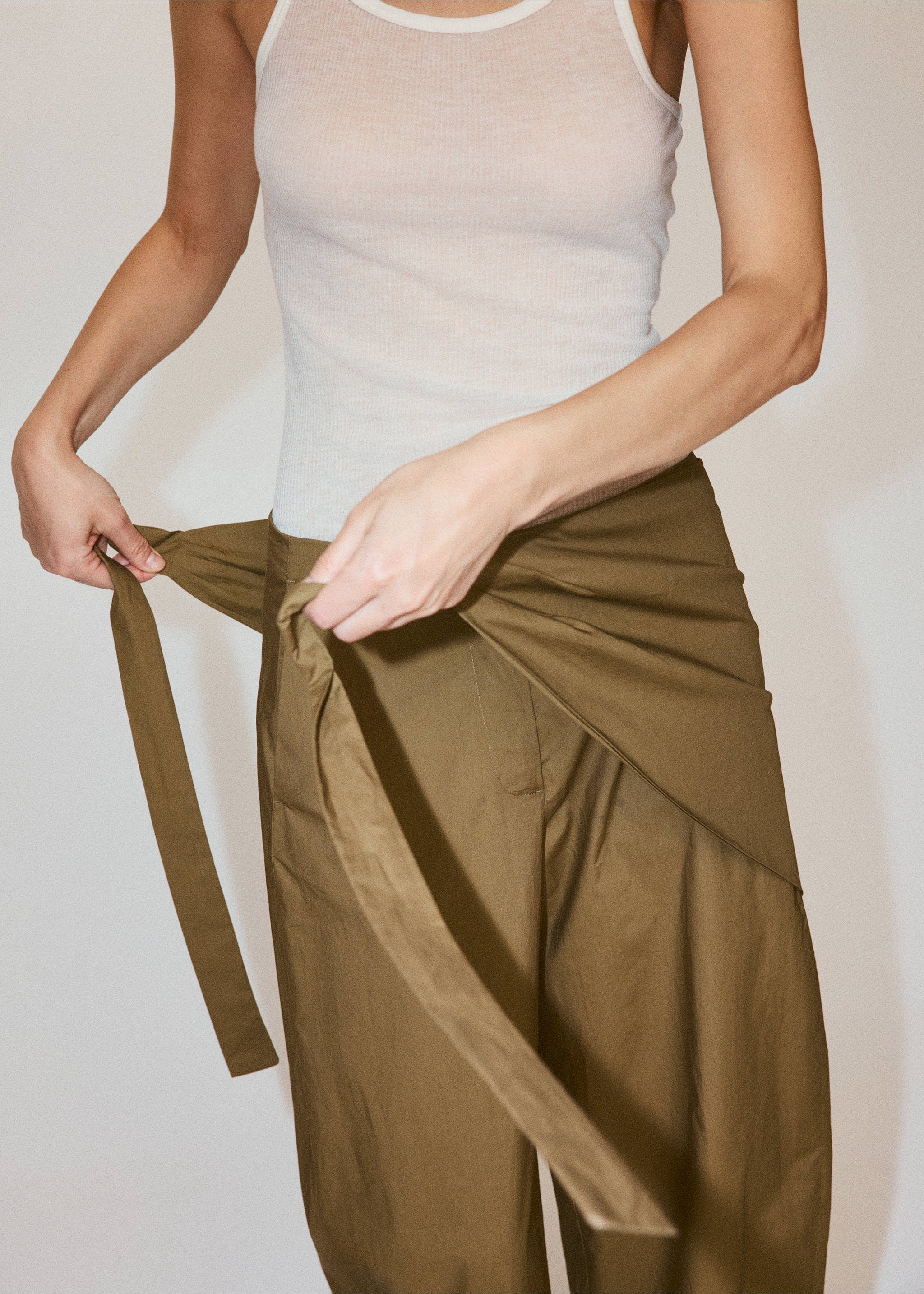 Pantalon droit foulard - Détail de l'article 3, Kaki. Ref: 37091399-00.