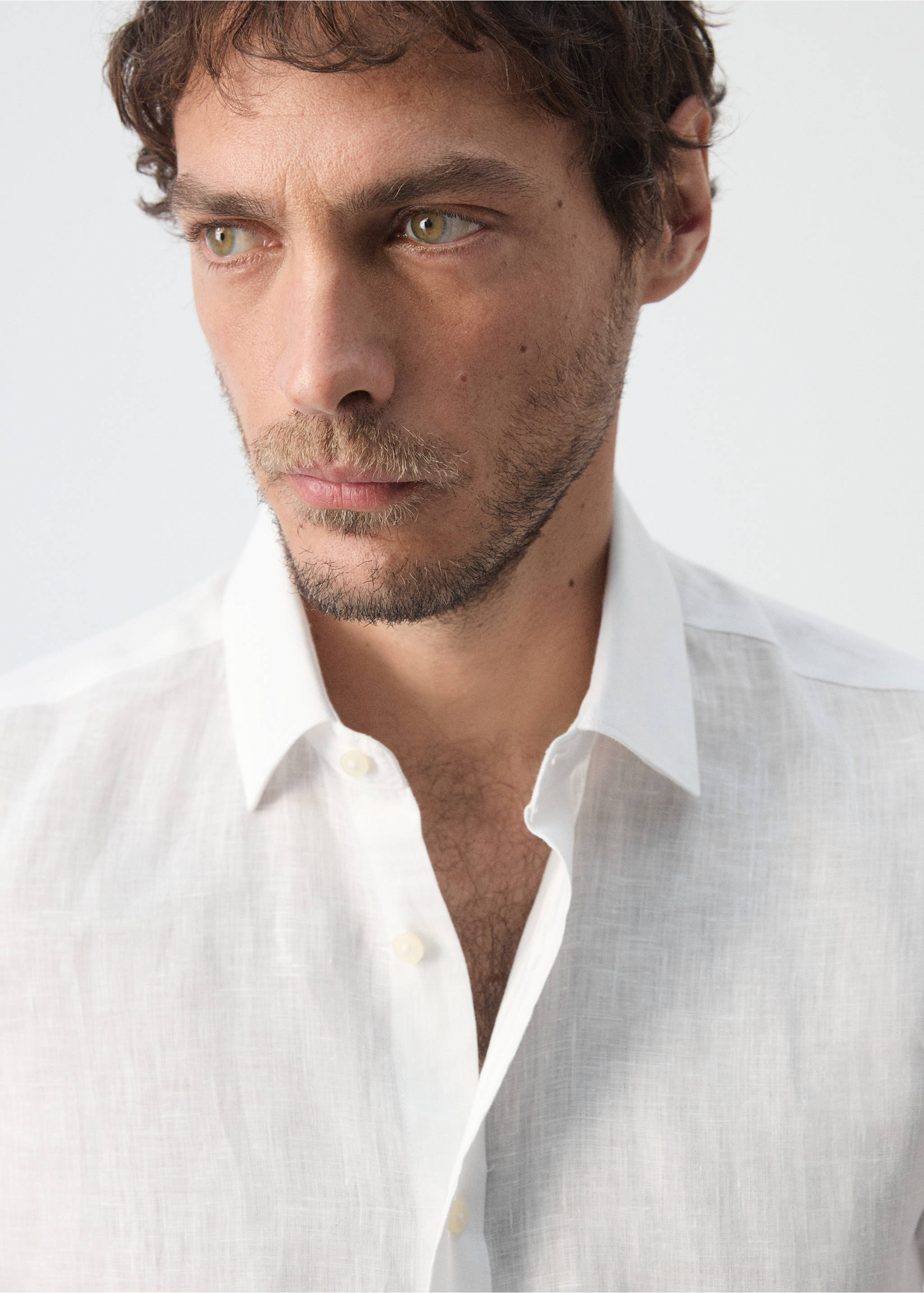 Regular-fit 100% linen shirt - Details of the article 1, White. Ref: 37091405-00.