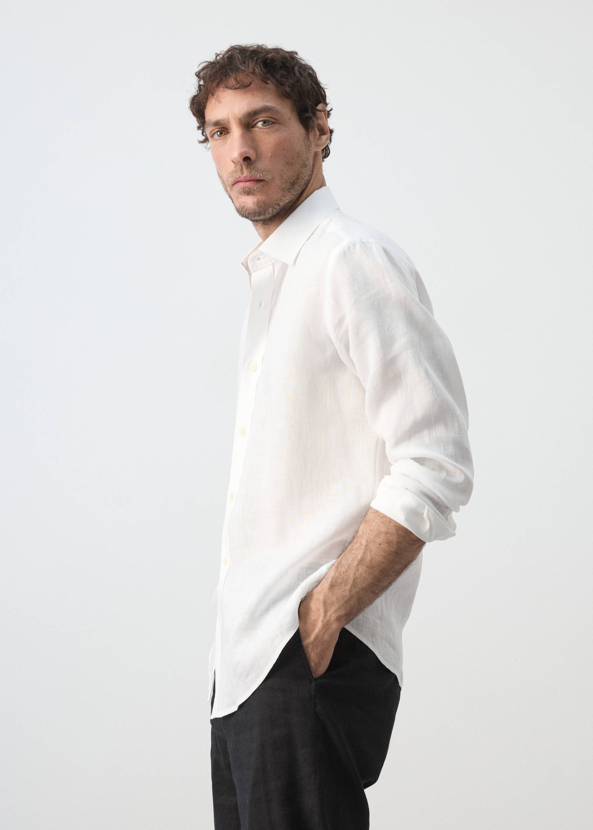 Regular-fit 100% linen shirt - Details of the article 2