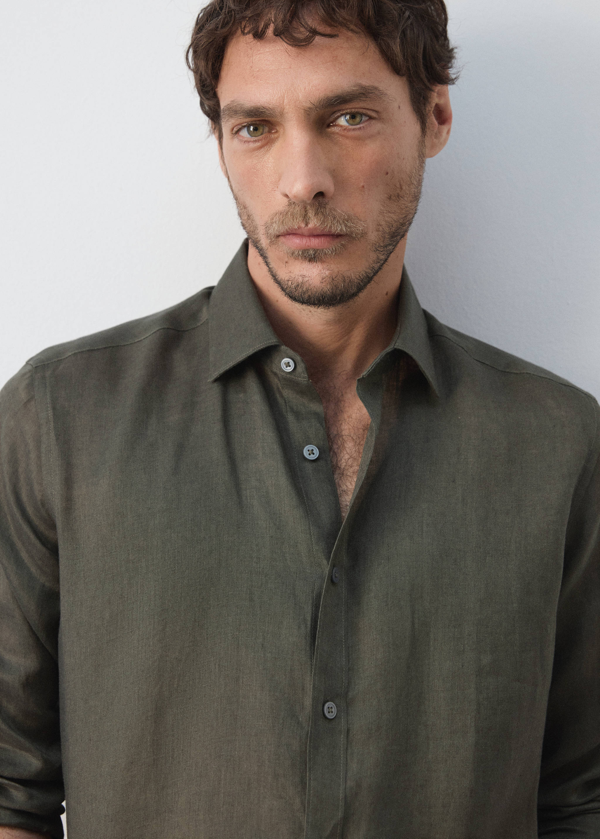Regular-fit 100% linen shirt - Details of the article 1
