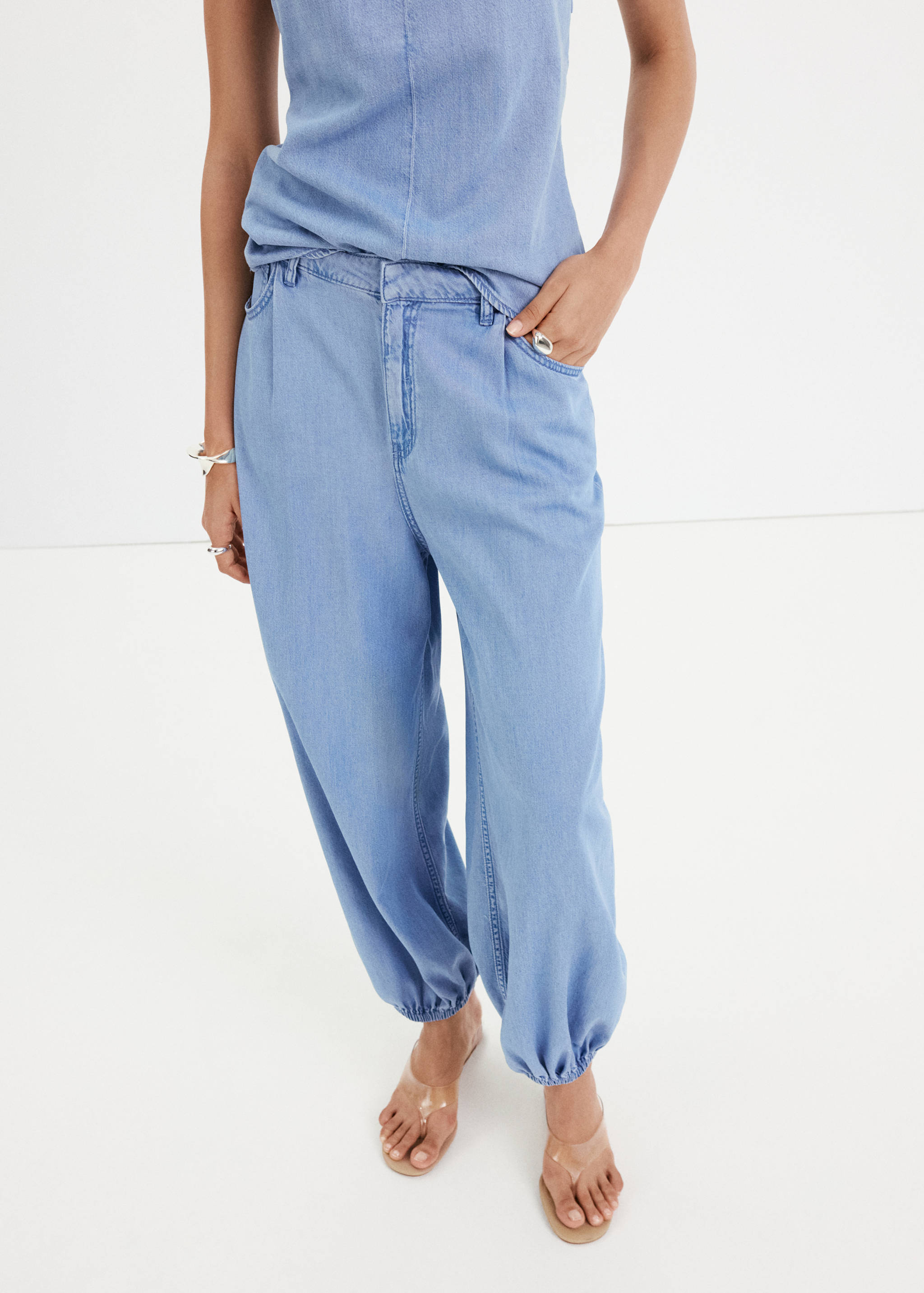 Jean bouffant taille haute - Plan moyen