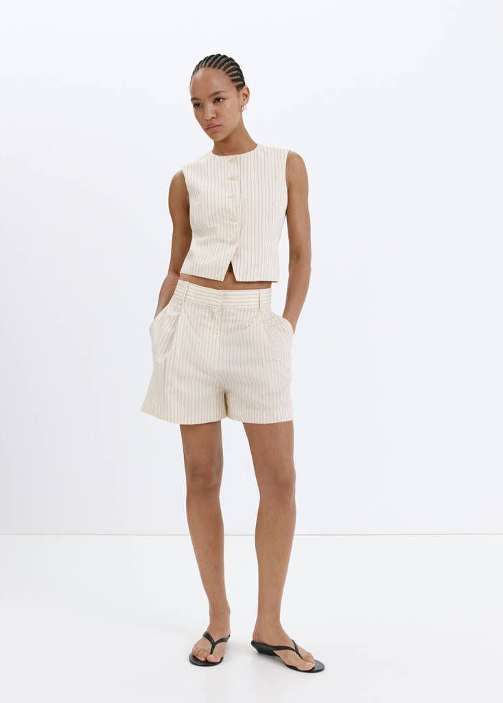 Pinstripe pleated Bermuda shorts — Vanilla