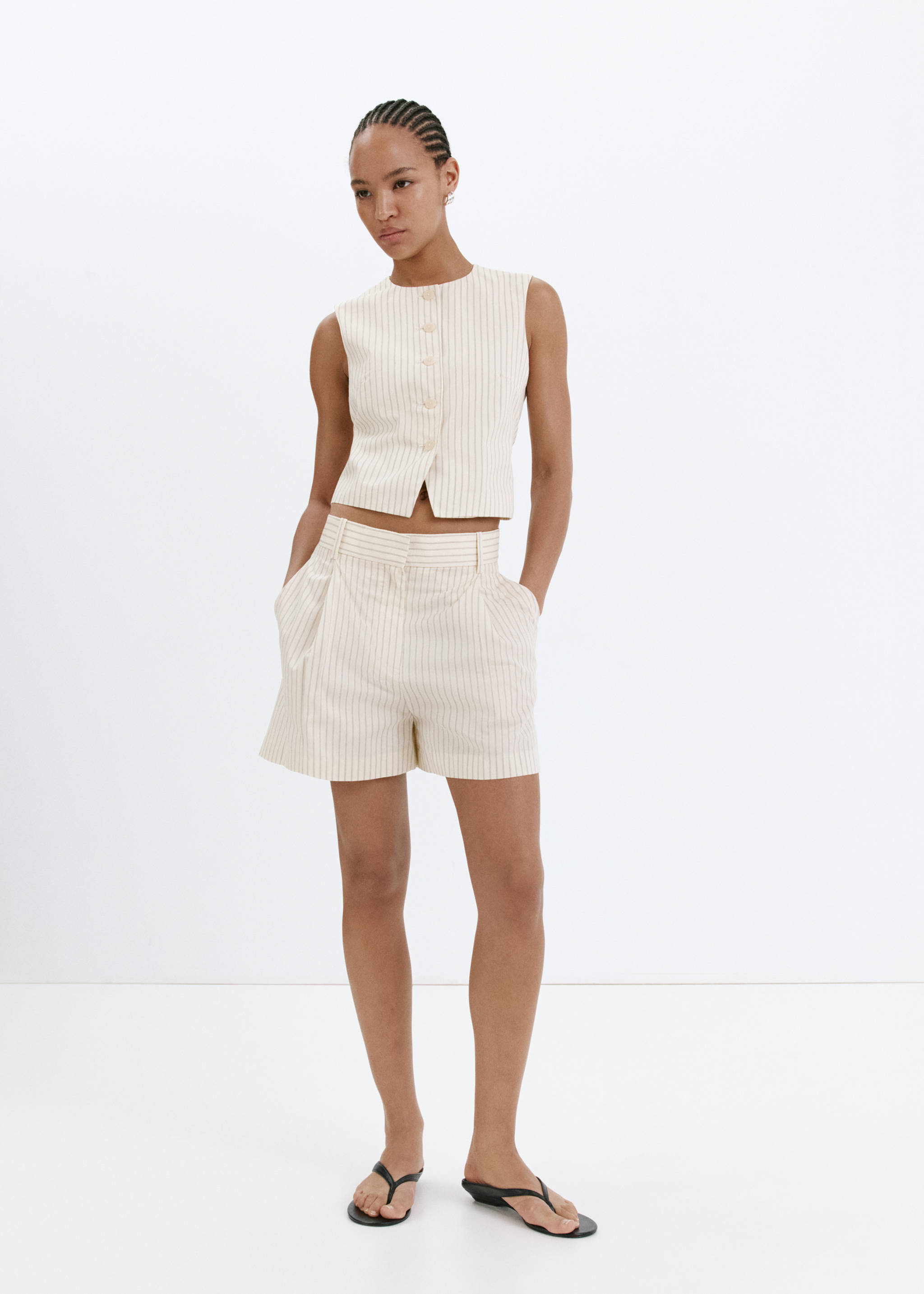 Bermuda shorts with pleats and pinstripe - General plane
