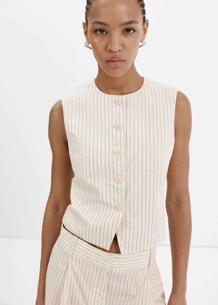 Pinstripe pleated Bermuda shorts — Vanilla