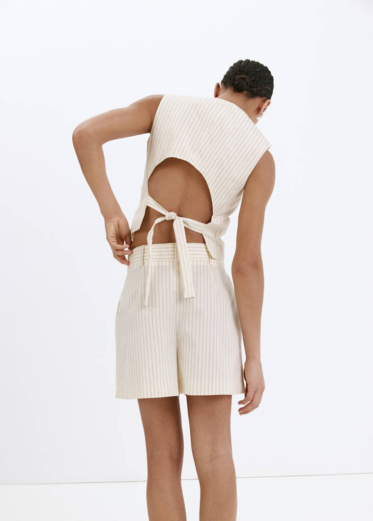 Pinstripe pleated Bermuda shorts — Vanilla