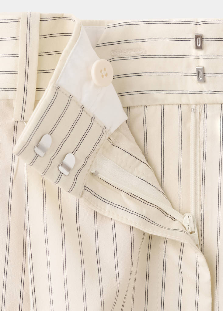Pinstripe pleated Bermuda shorts — Vanilla