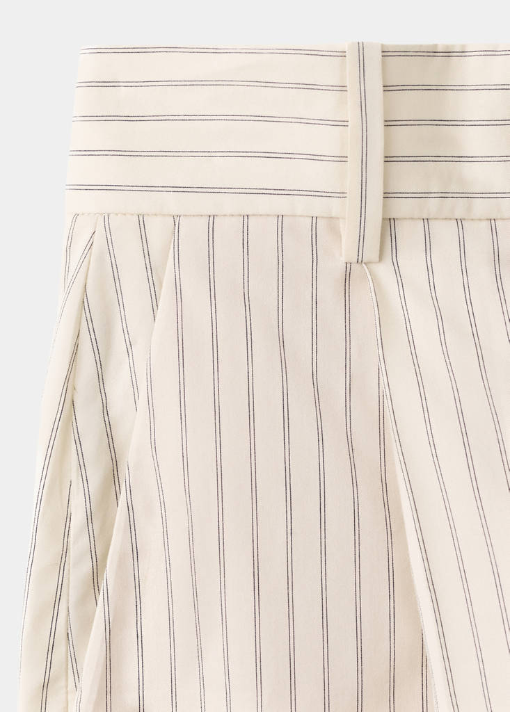 Pinstripe pleated Bermuda shorts — Vanilla