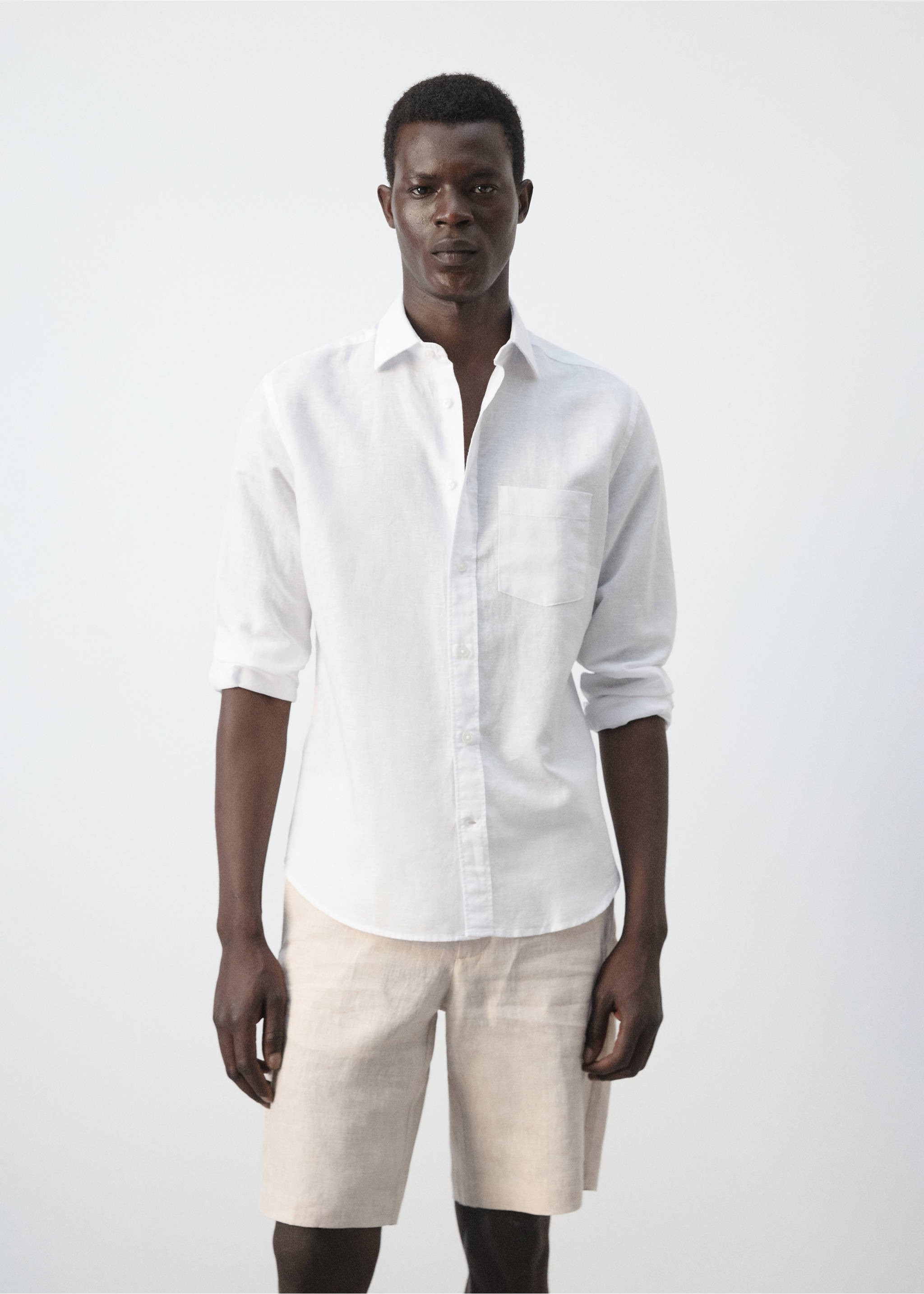Chemise lin poche - Plan moyen, Blanc. Ref: 37091425-00.