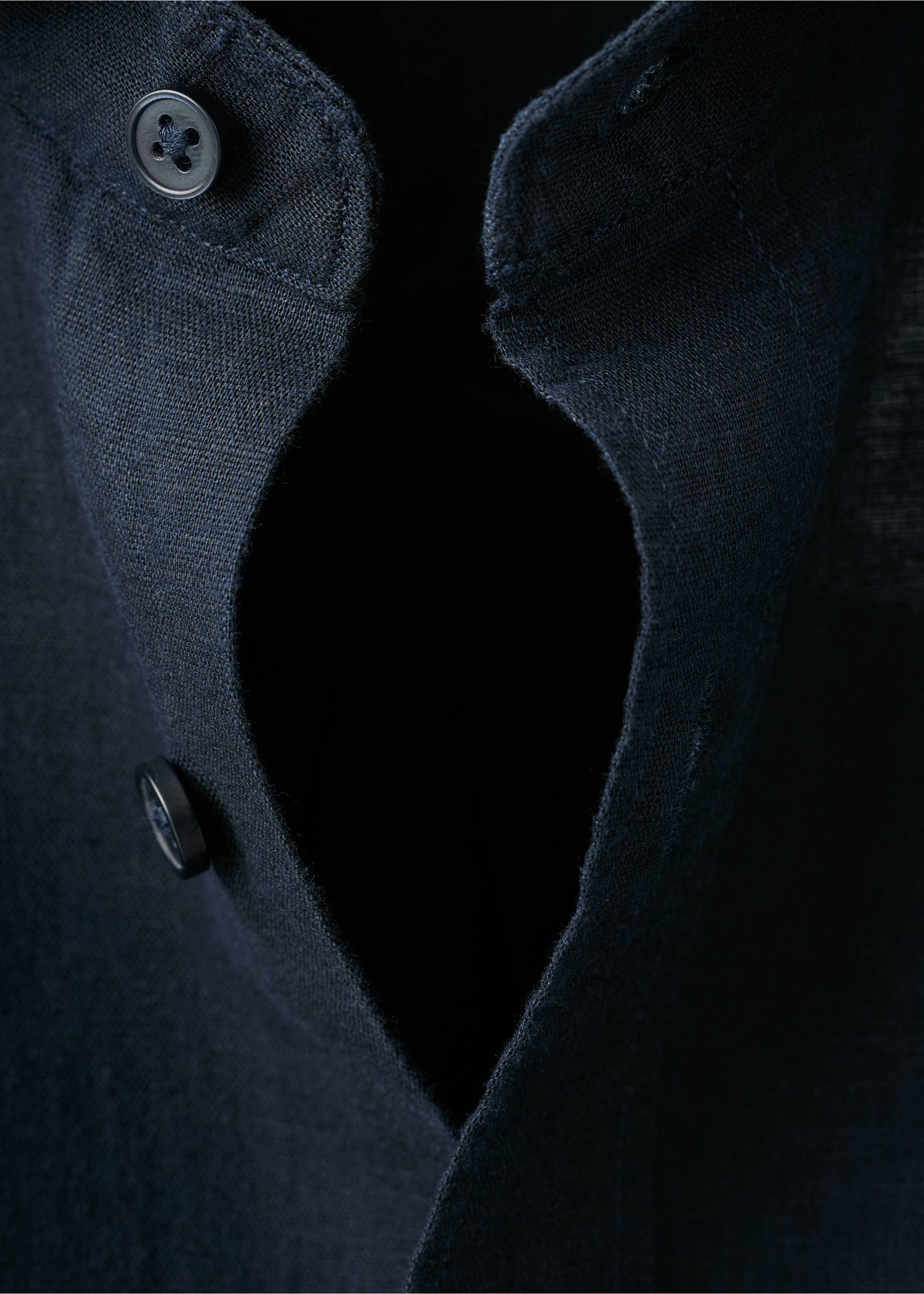 Camisa lino bolsillo - Detalle del artículo 8, Azul marino oscuro. Ref: 37091425-00.