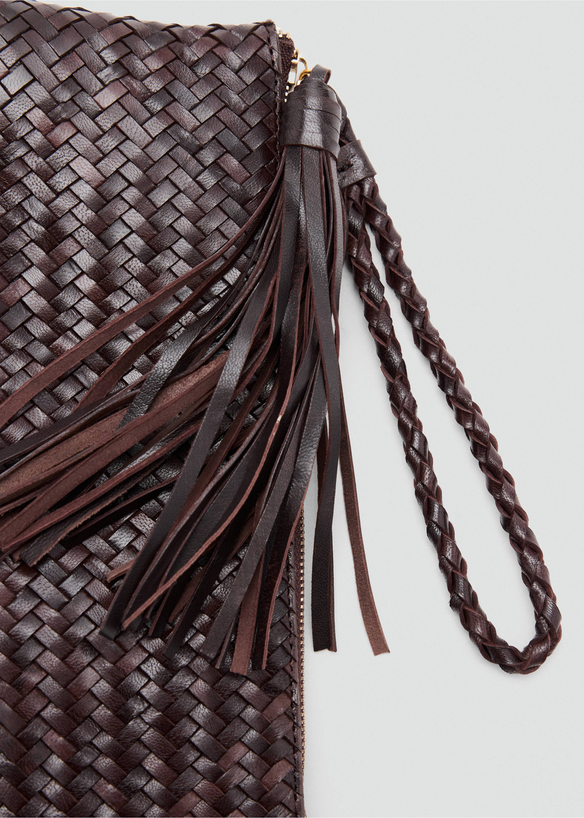Braided leather pouch - Details of the article 1, Chocolate. Ref: 37091432-00.