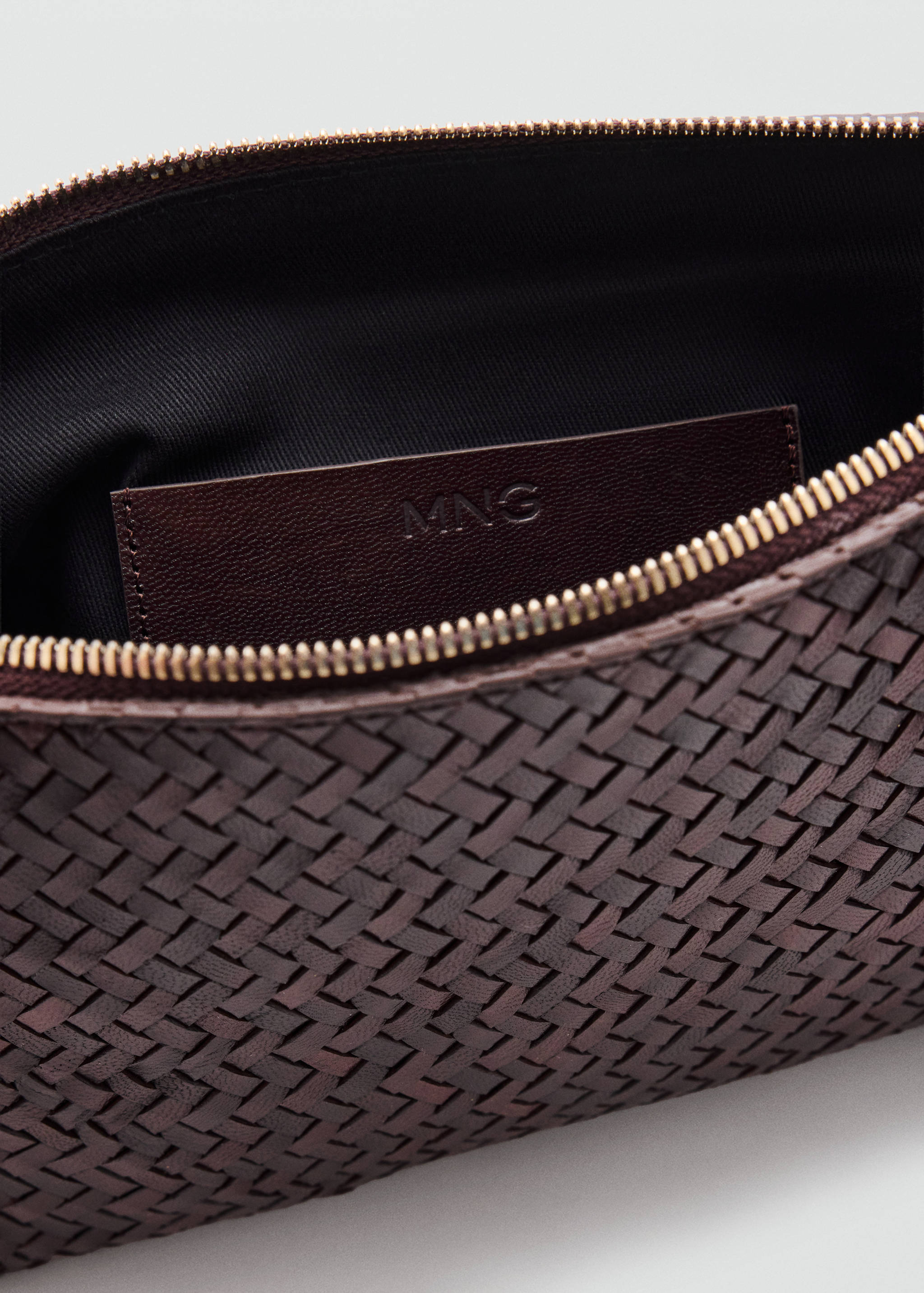Braided leather pouch - Details of the article 2