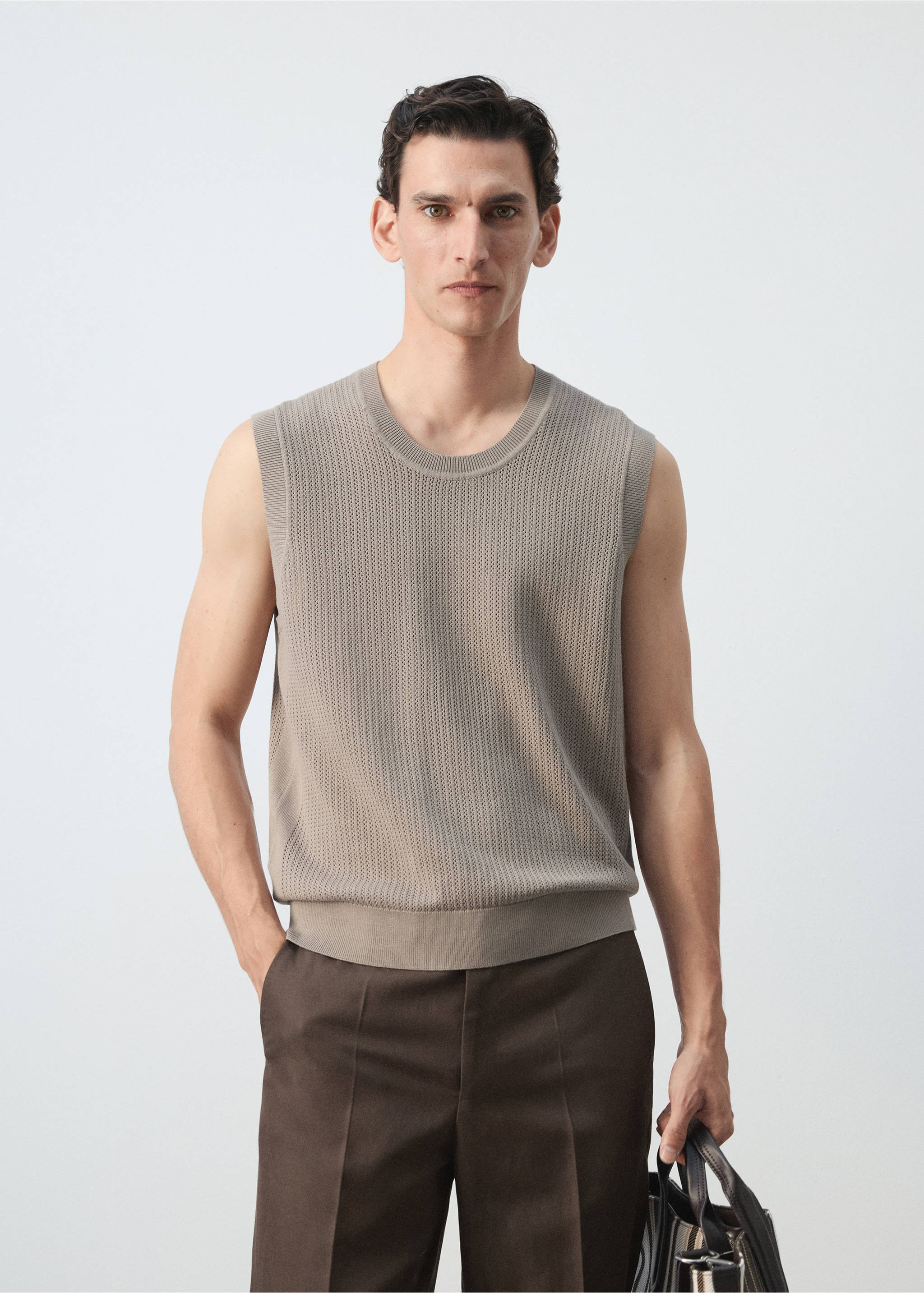 Fine-knit gilet - Medium plane, Medium Brown. Ref: 37091436-00.