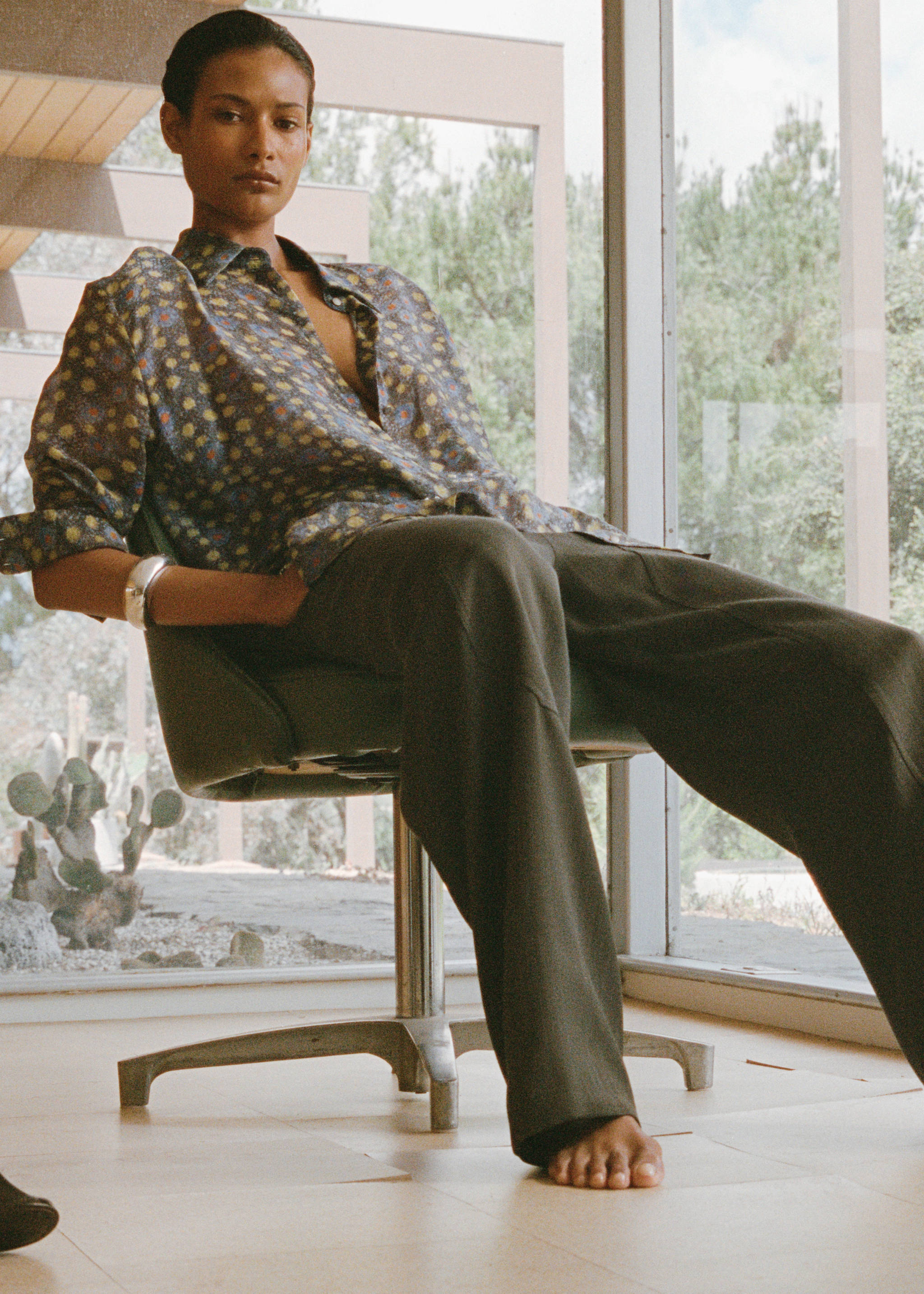 Straight-leg suit trousers with stitching details - General plane