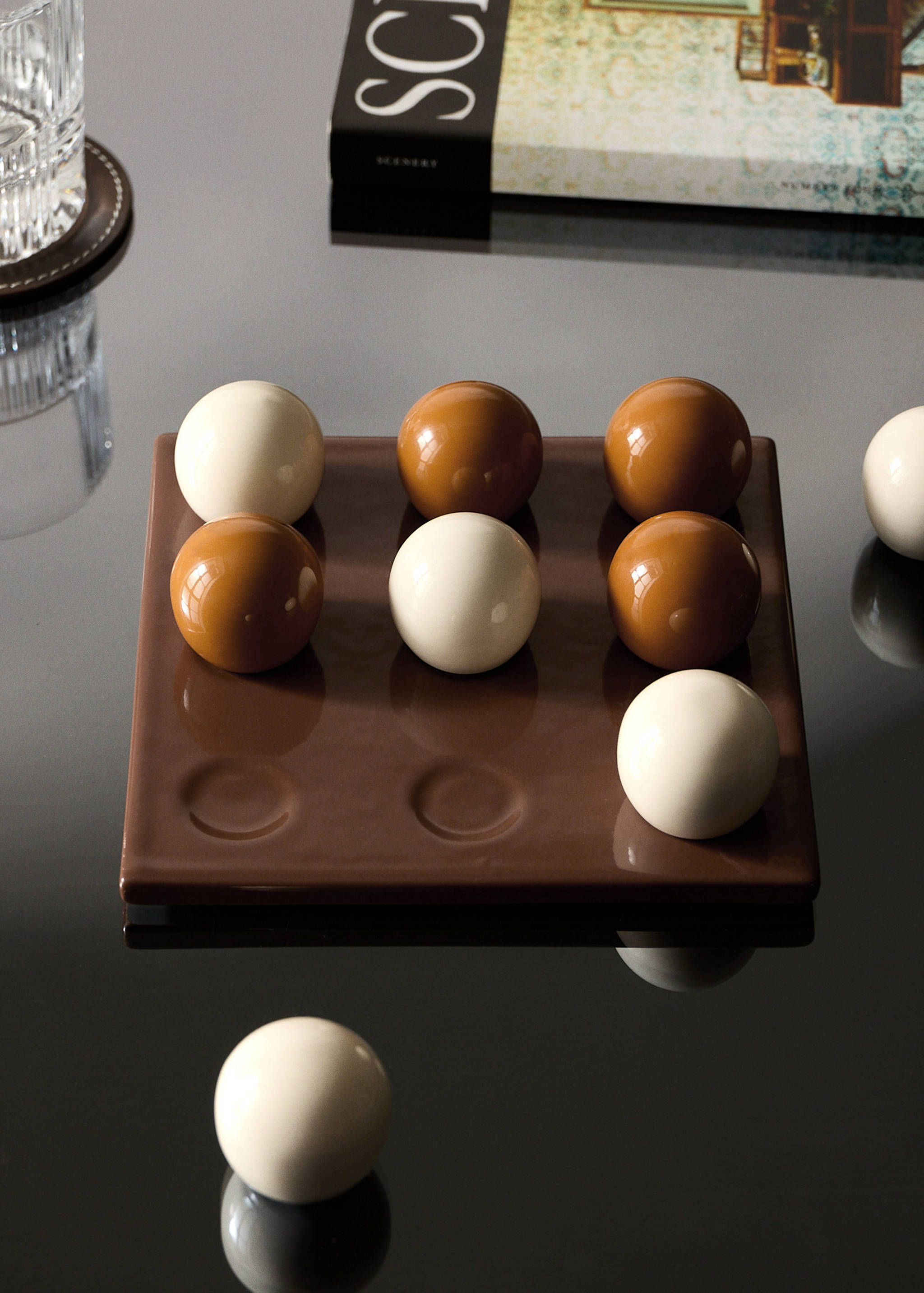 Ceramic noughts and crosses set - General plane