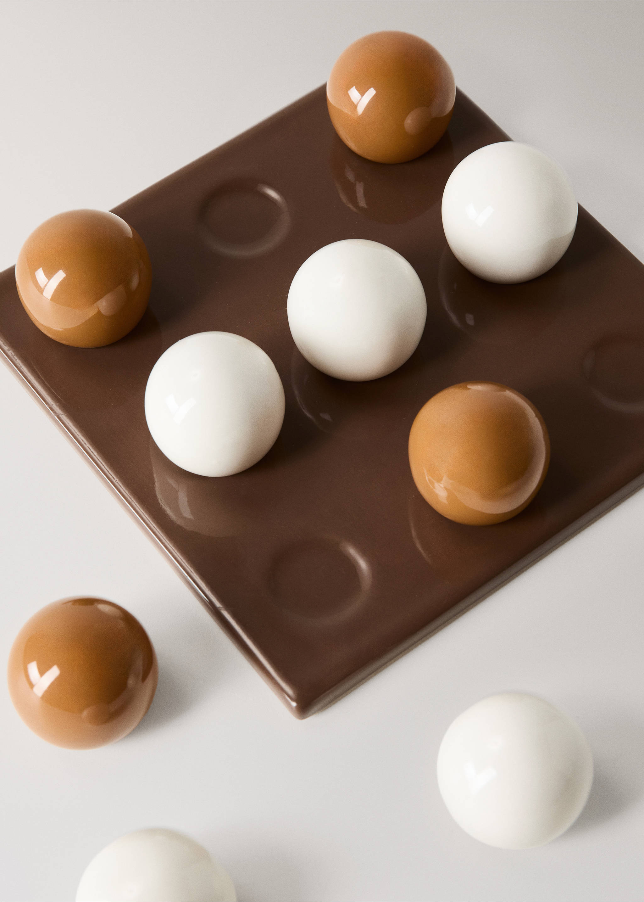 Ceramic noughts and crosses set - Details of the article 2, Brown. Ref: 37091451-00.