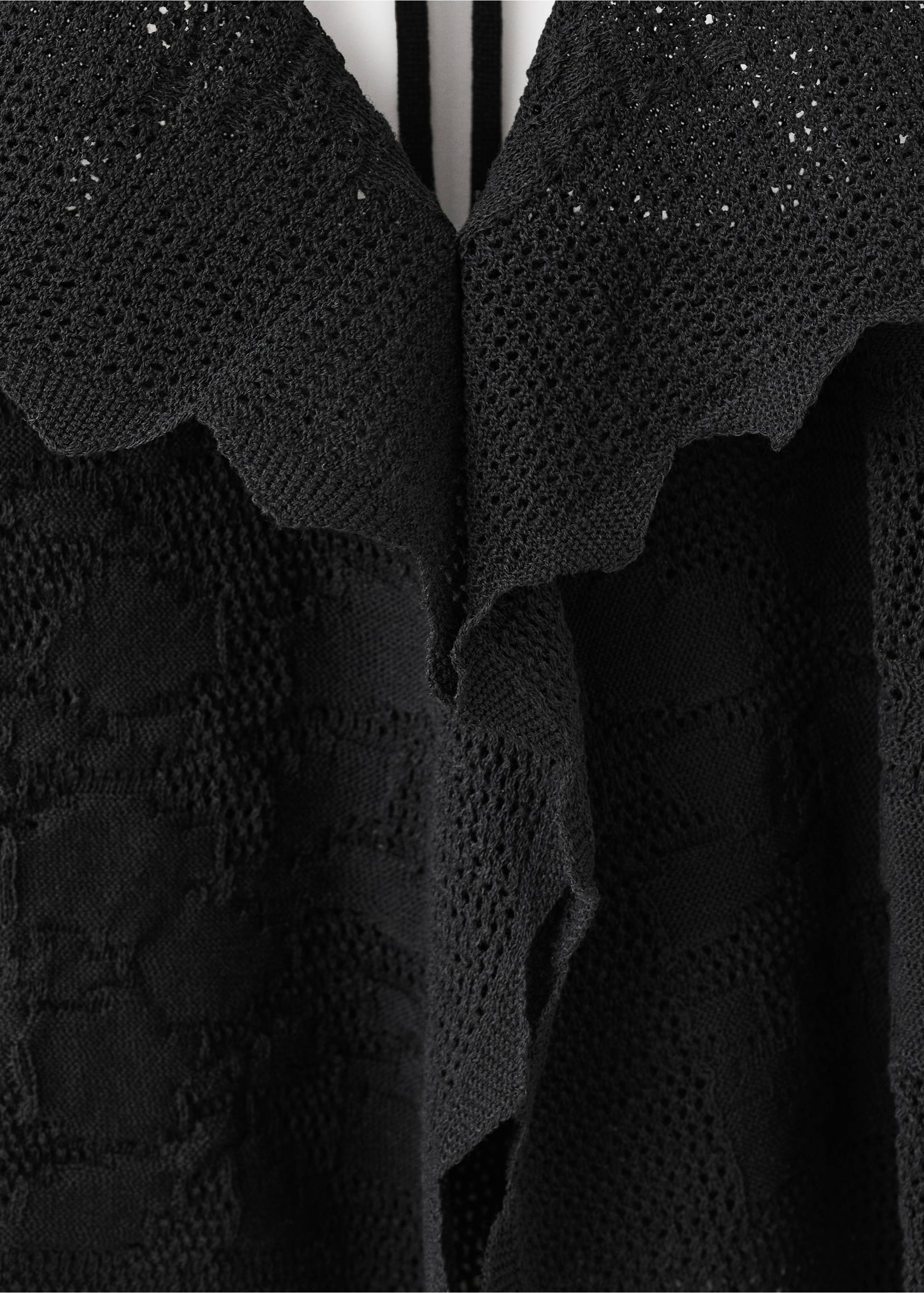 Embroidered knit halter top - Details of the article 8, Black. Ref: 37091455-00.