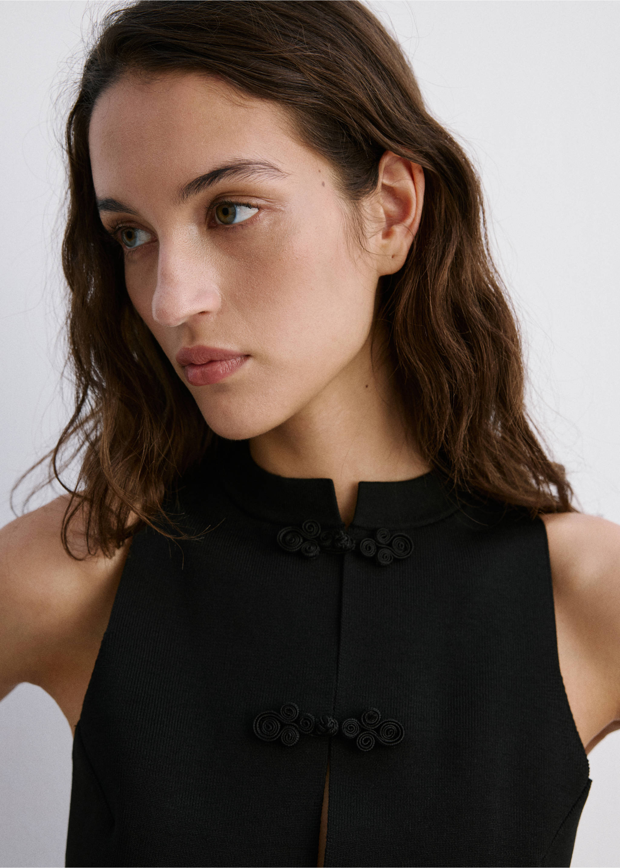 Knit frog fastening vest - Details of the article 1, Black. Ref: 37091456-00.