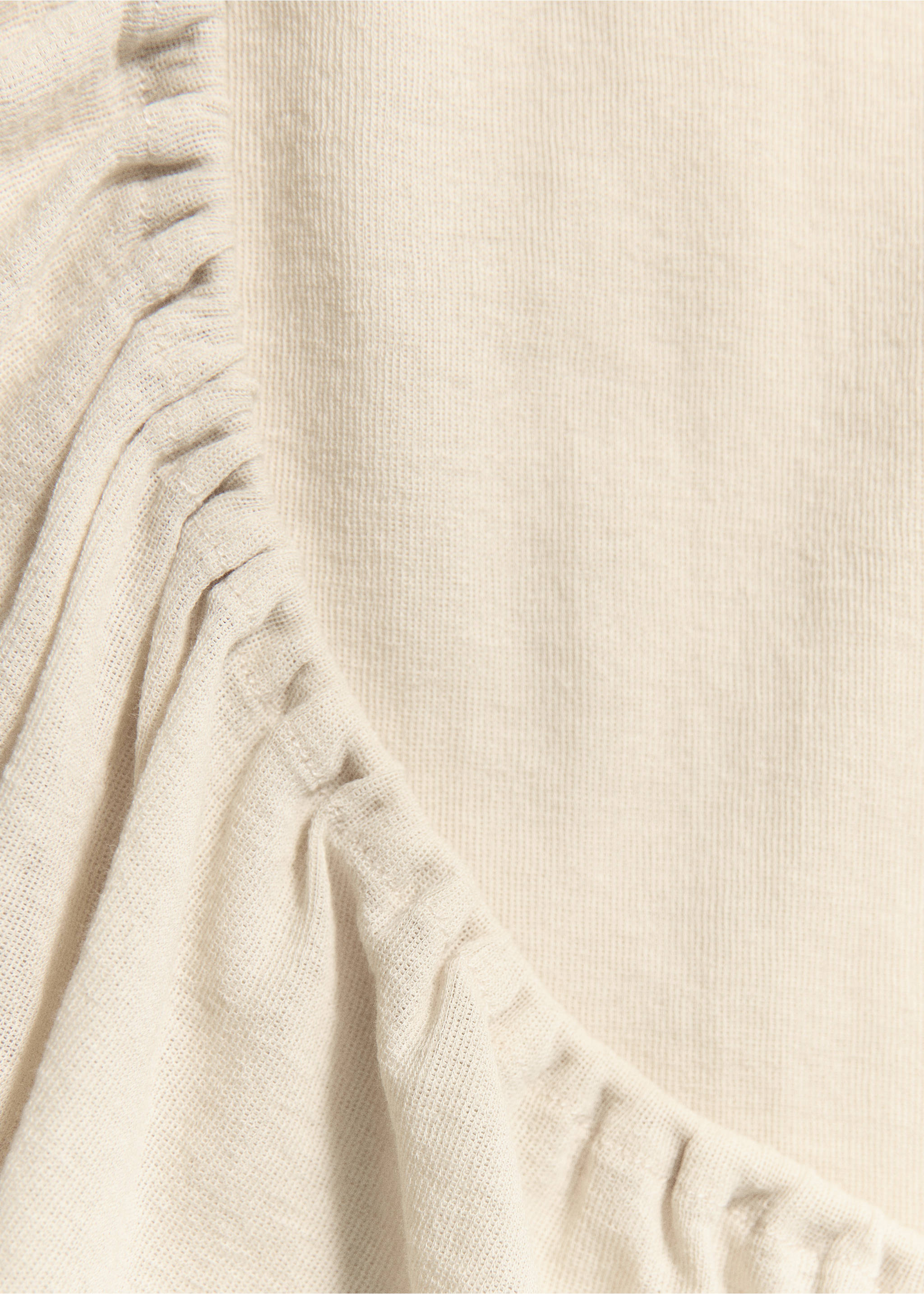 Smocked cut-out overlay top - Details of the article 8, Ecru. Ref: 37091458-00.