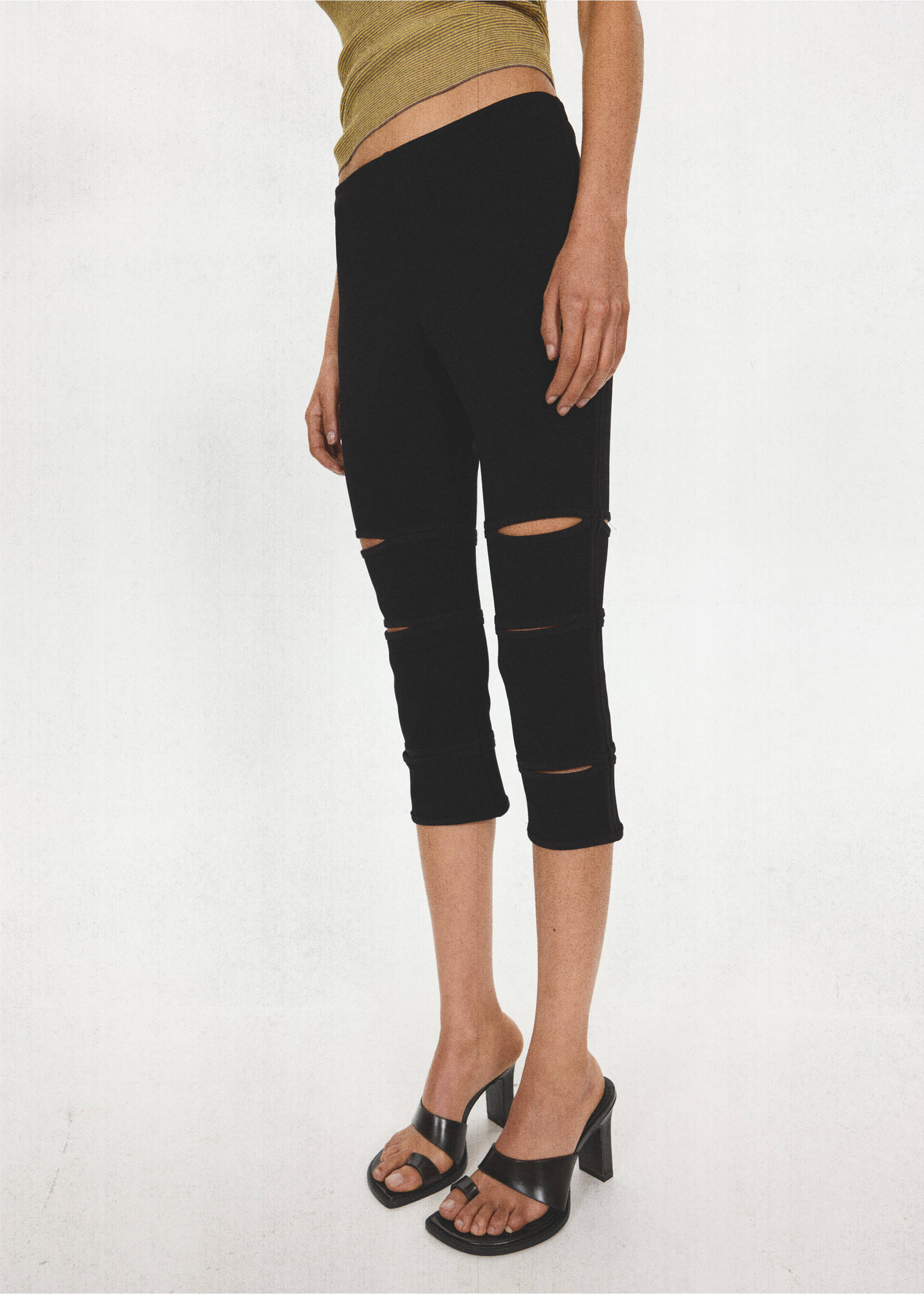 Pantalón capri aberturas - Plano medio, Negro. Ref: 37091463-00.