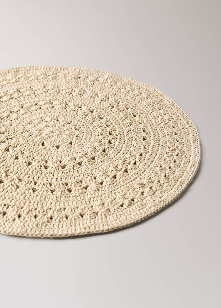 Round cotton table mat — Ecru