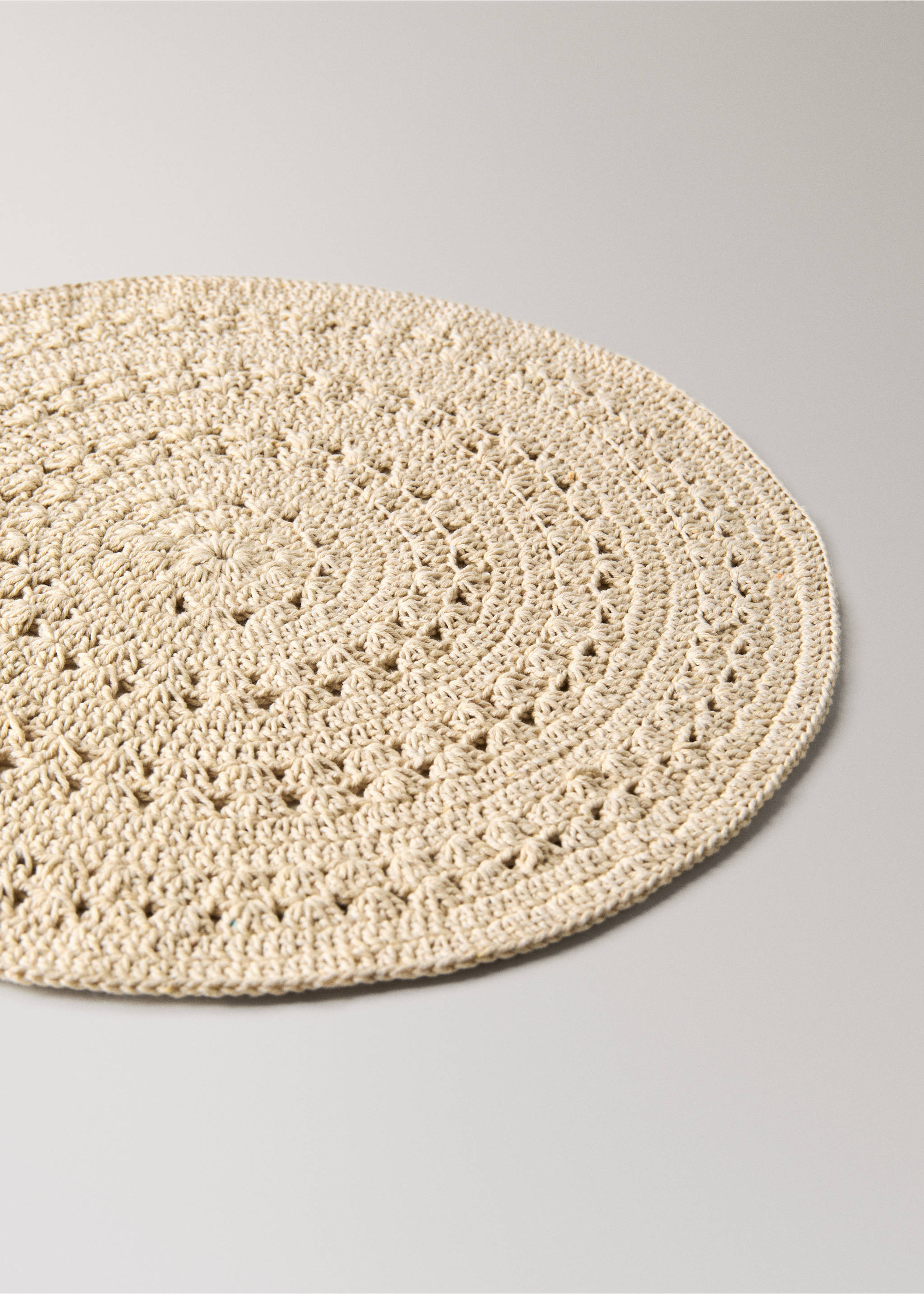 Round cotton table mat - Details of the article 2, Ecru. Ref: 37091465-00.
