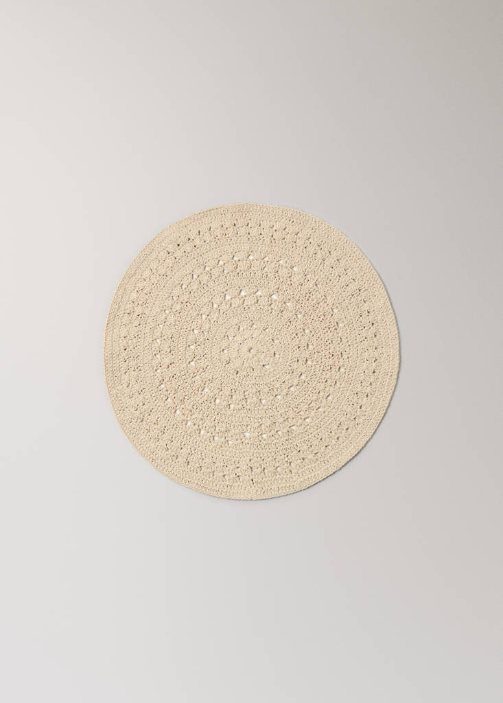 Round cotton table mat — Ecru