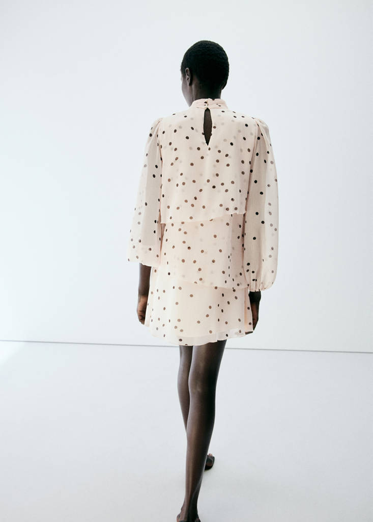 Polka dot dress with puffed sleeves — Ecru