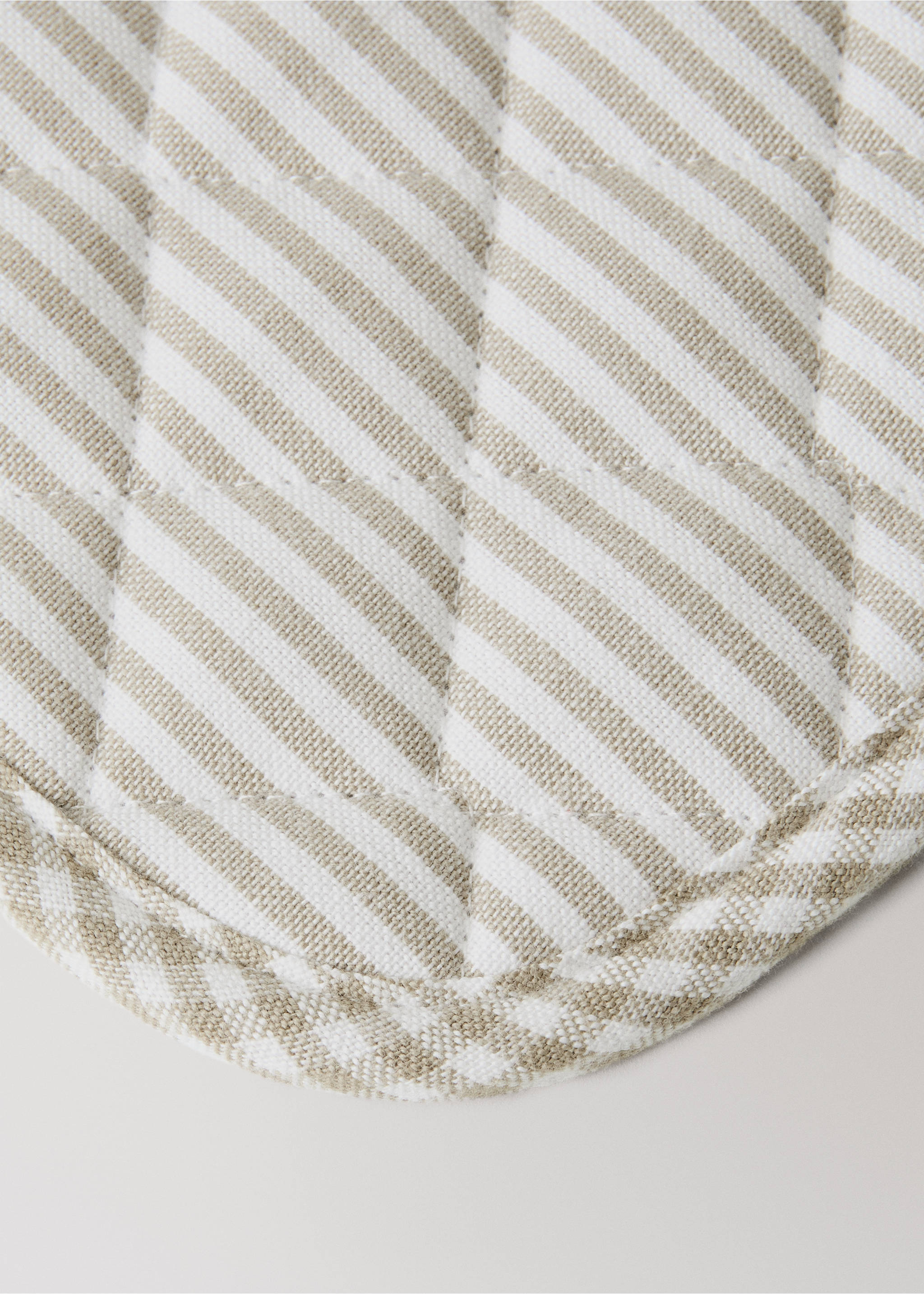 Cotton check kitchen potholder - Details of the article 2, Light/Pastel Brown. Ref: 37091472-00.