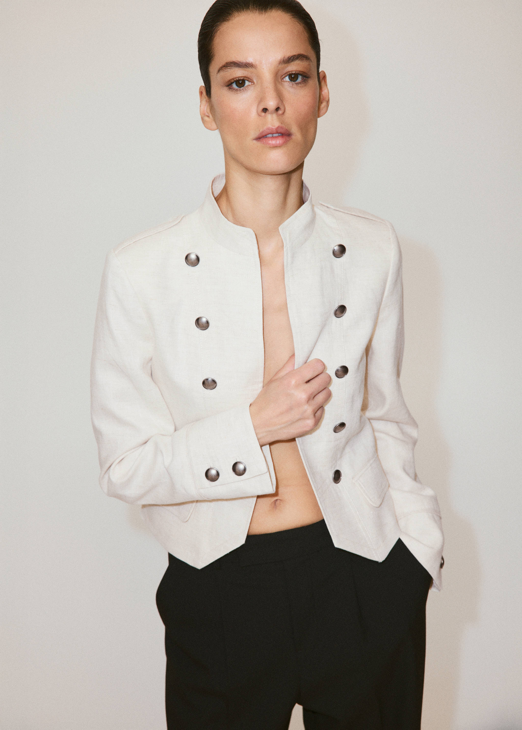 Chaqueta lino botones - Plano medio