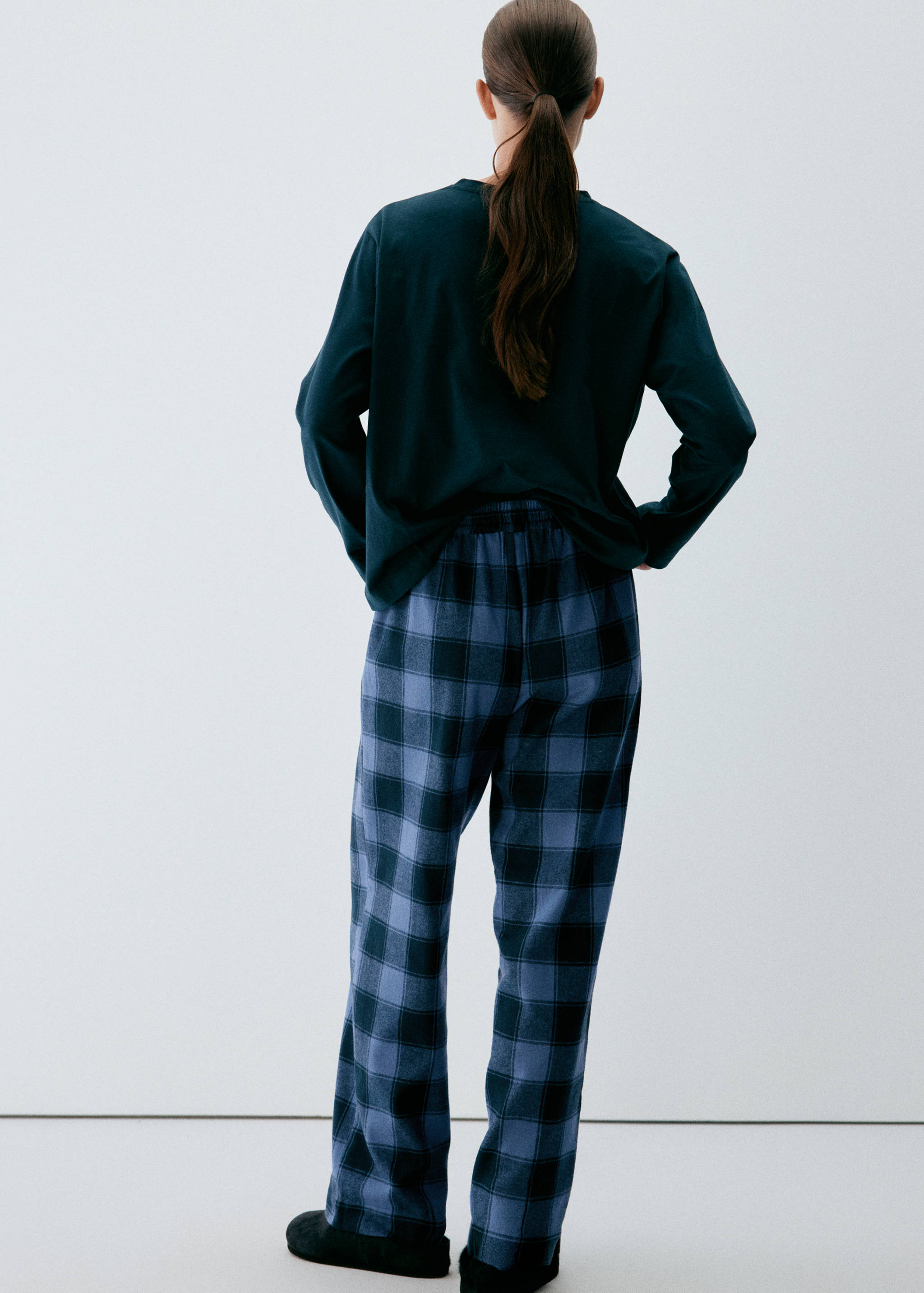 Pyjama deux pièces en flanelle à carreaux - Verso de l’article