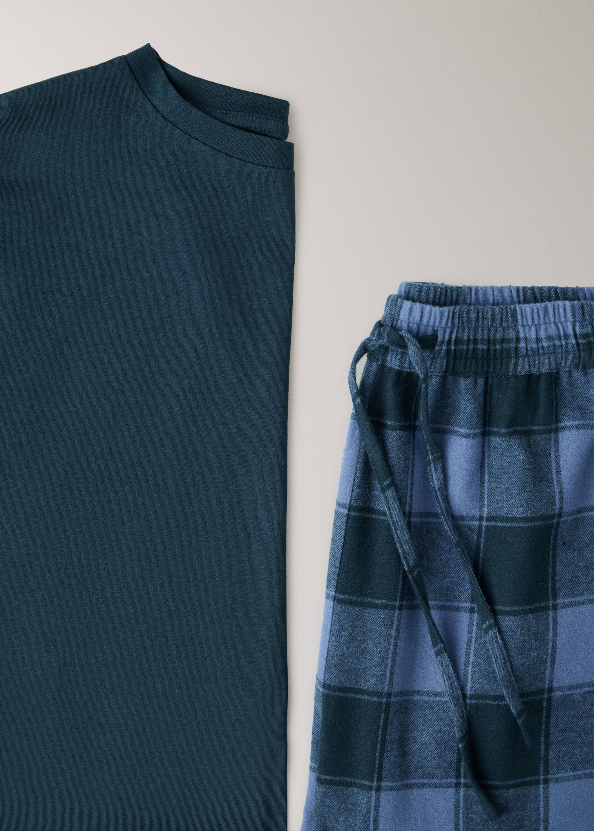 Pyjama deux pièces en flanelle à carreaux - Détail de l'article 0