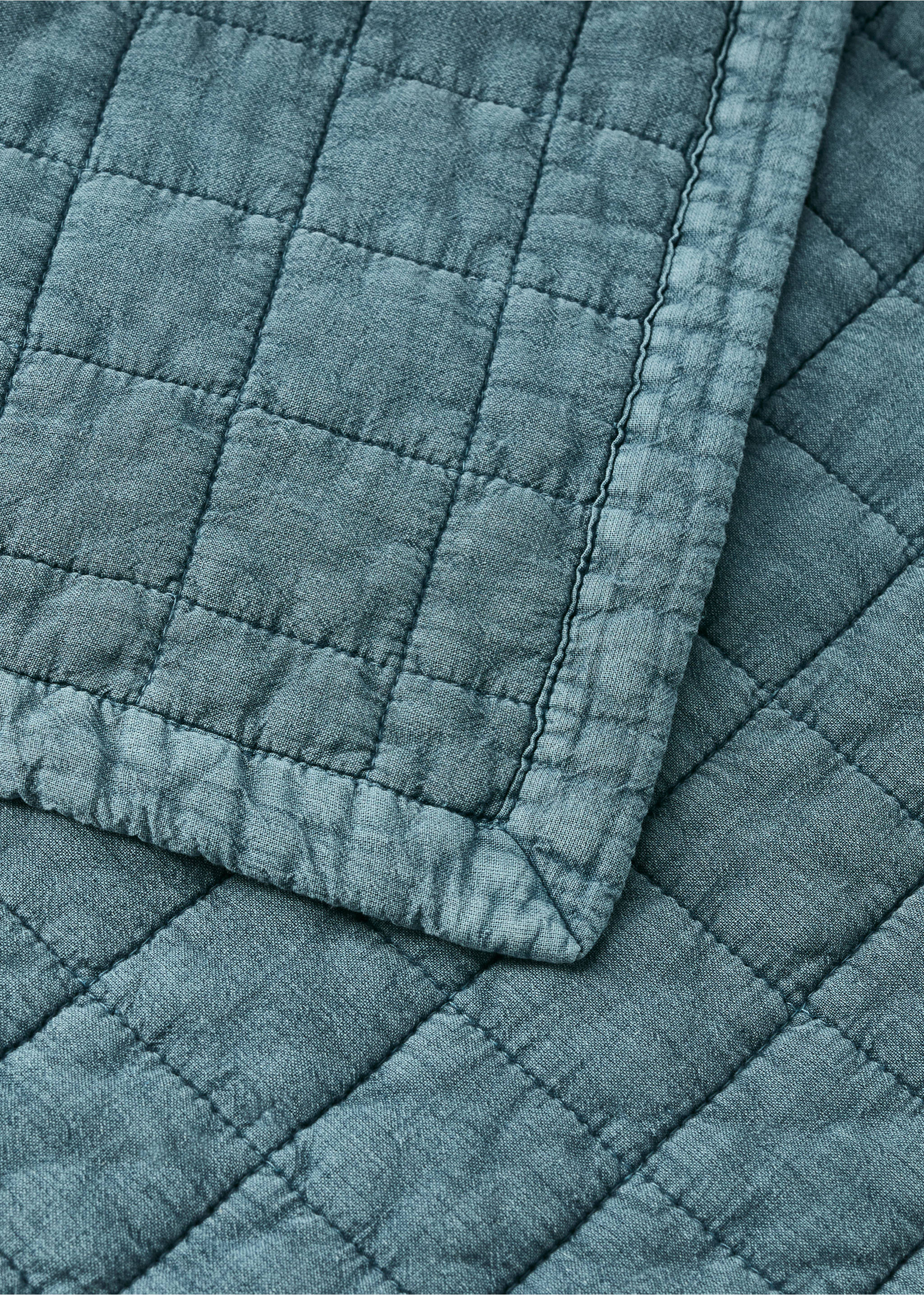 Children's cotton quilt with padded check pattern - Details of the article 2, Prussian Blue. Ref: 37091484-00.