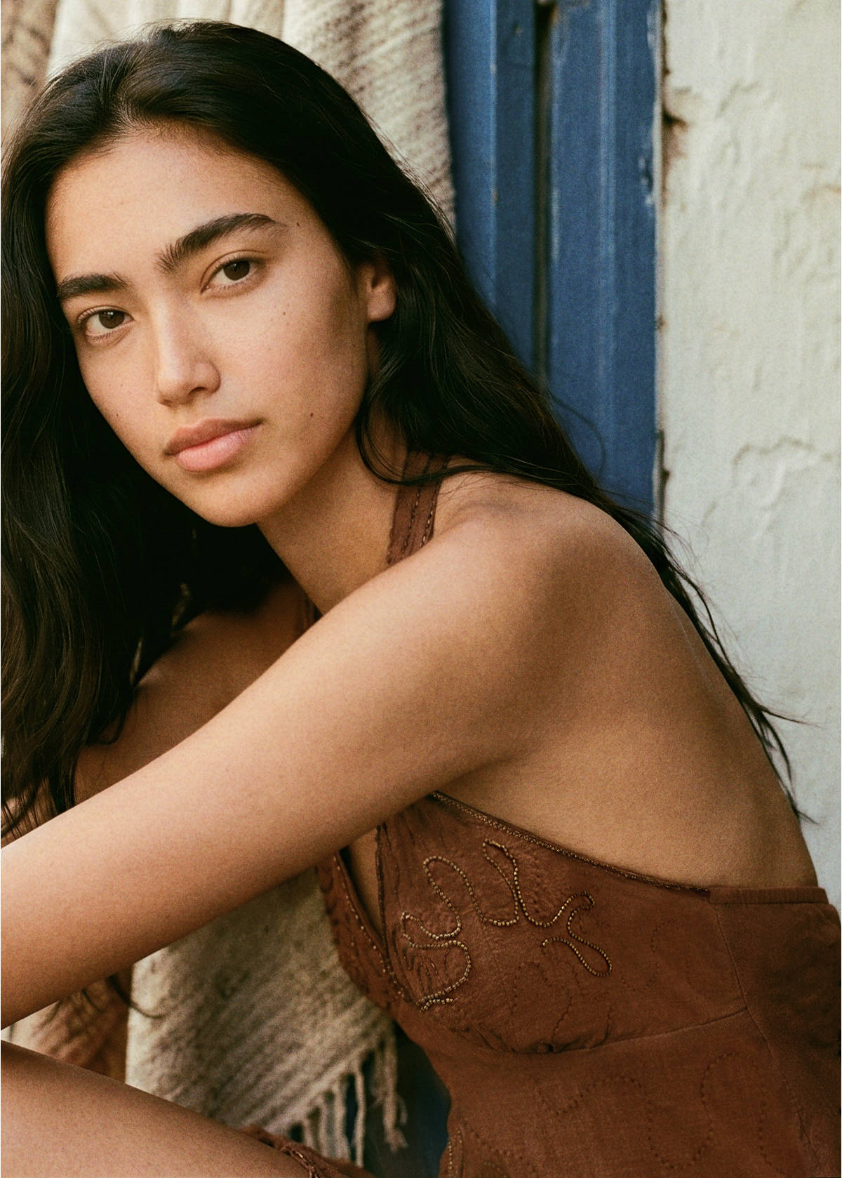 Short embroidered halter dress — Brown