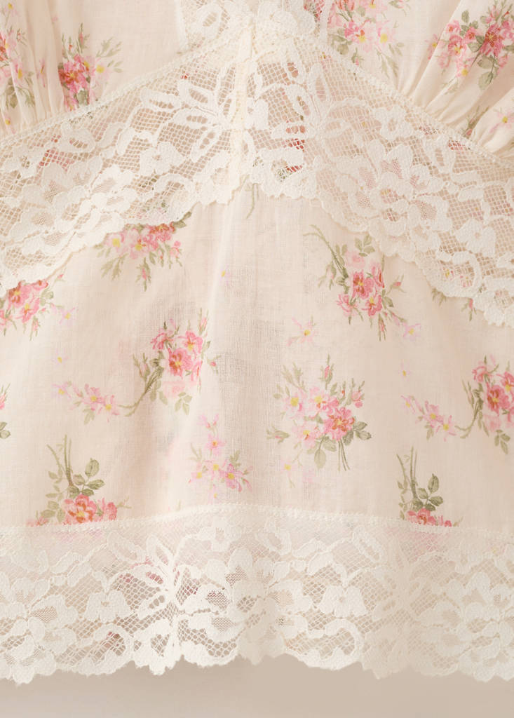 Floral lace blouse — Pink