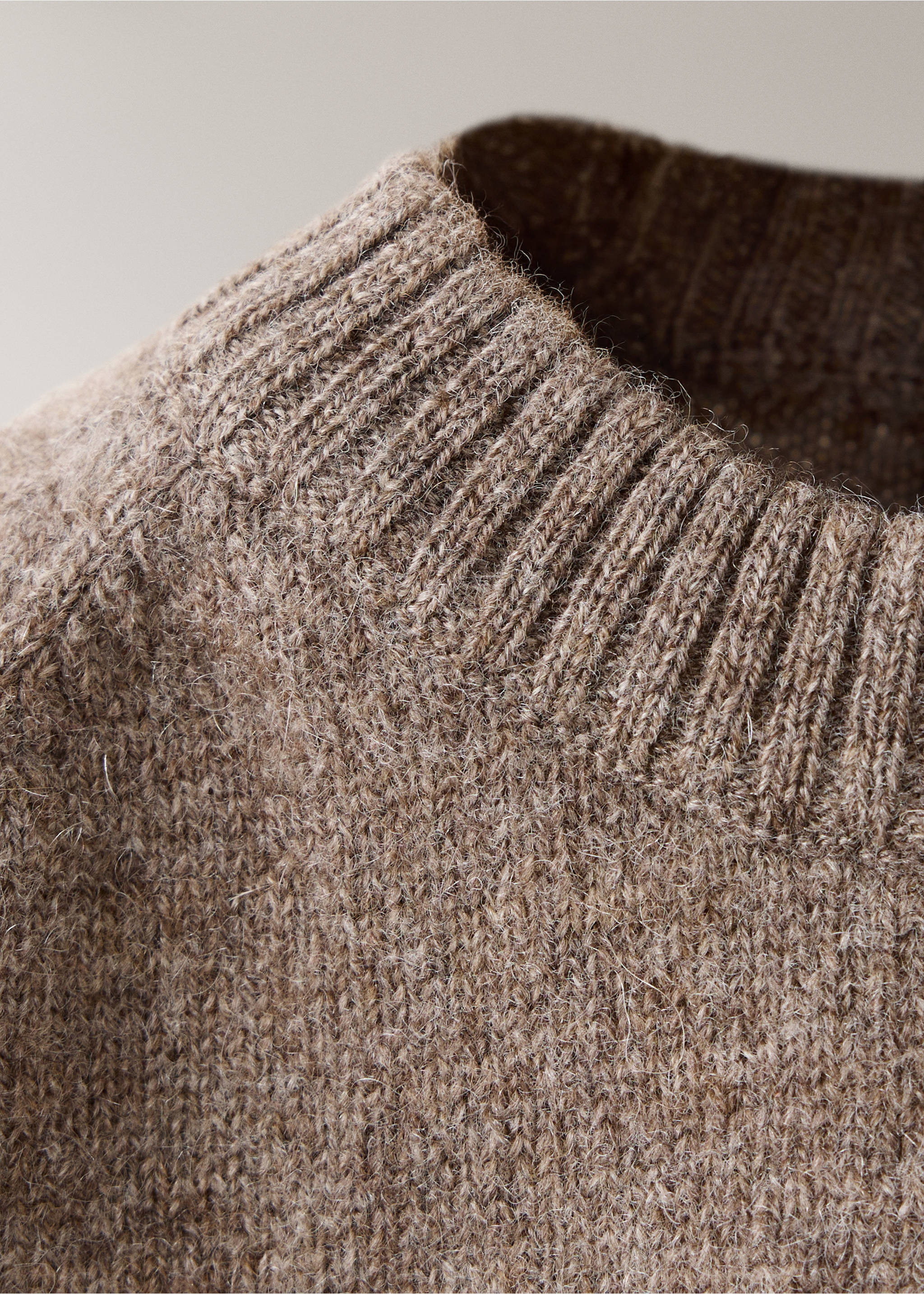 100% cashmere pyjama sweatshirt - Details of the article 2, Medium Brown. Ref: 37091546-00.