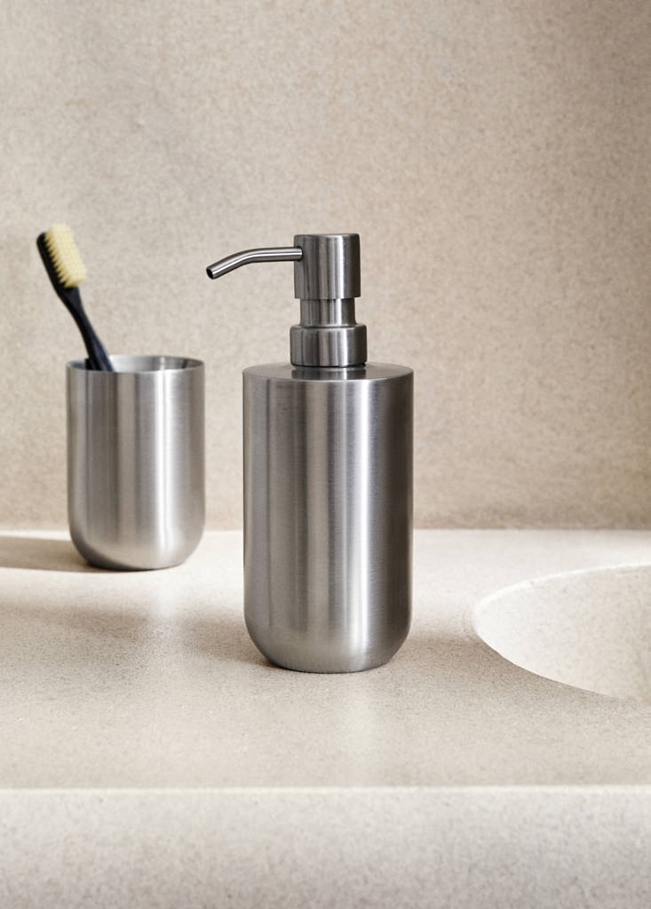 Stainless steel bathroom soap dish — Silver