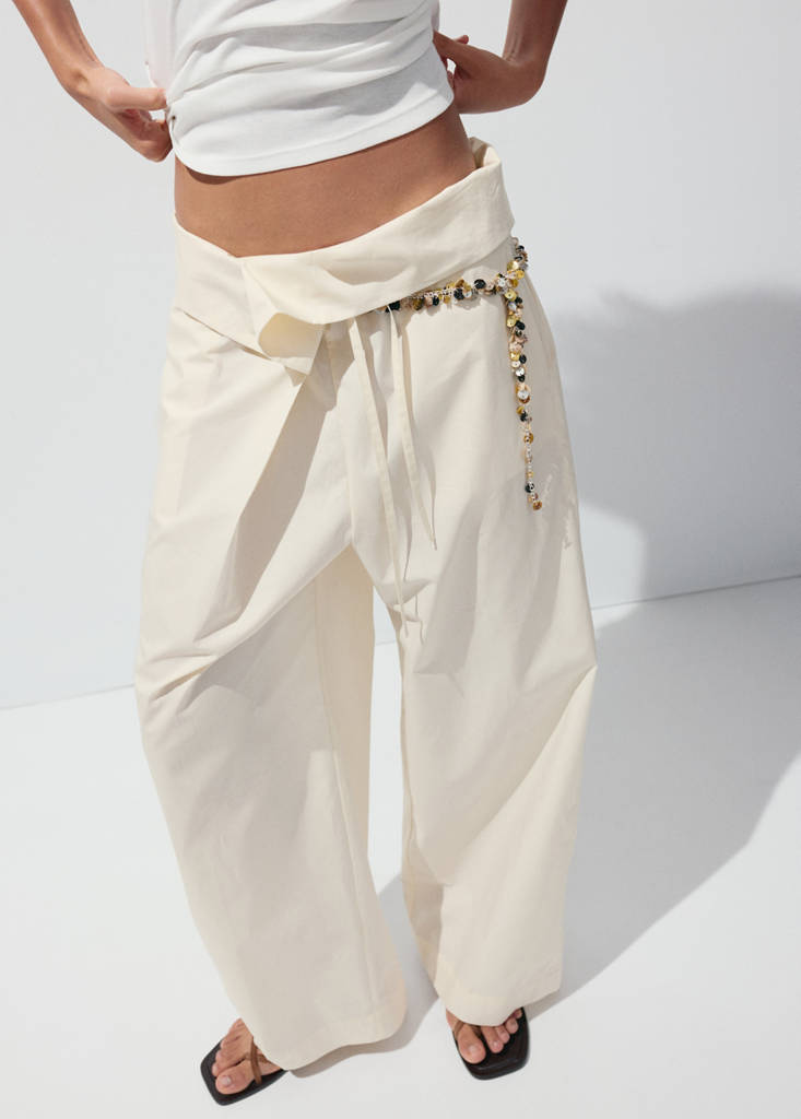 Straight trousers with an asymmetric waist — Ecru