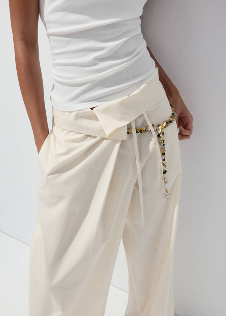 Straight trousers with an asymmetric waist — Ecru