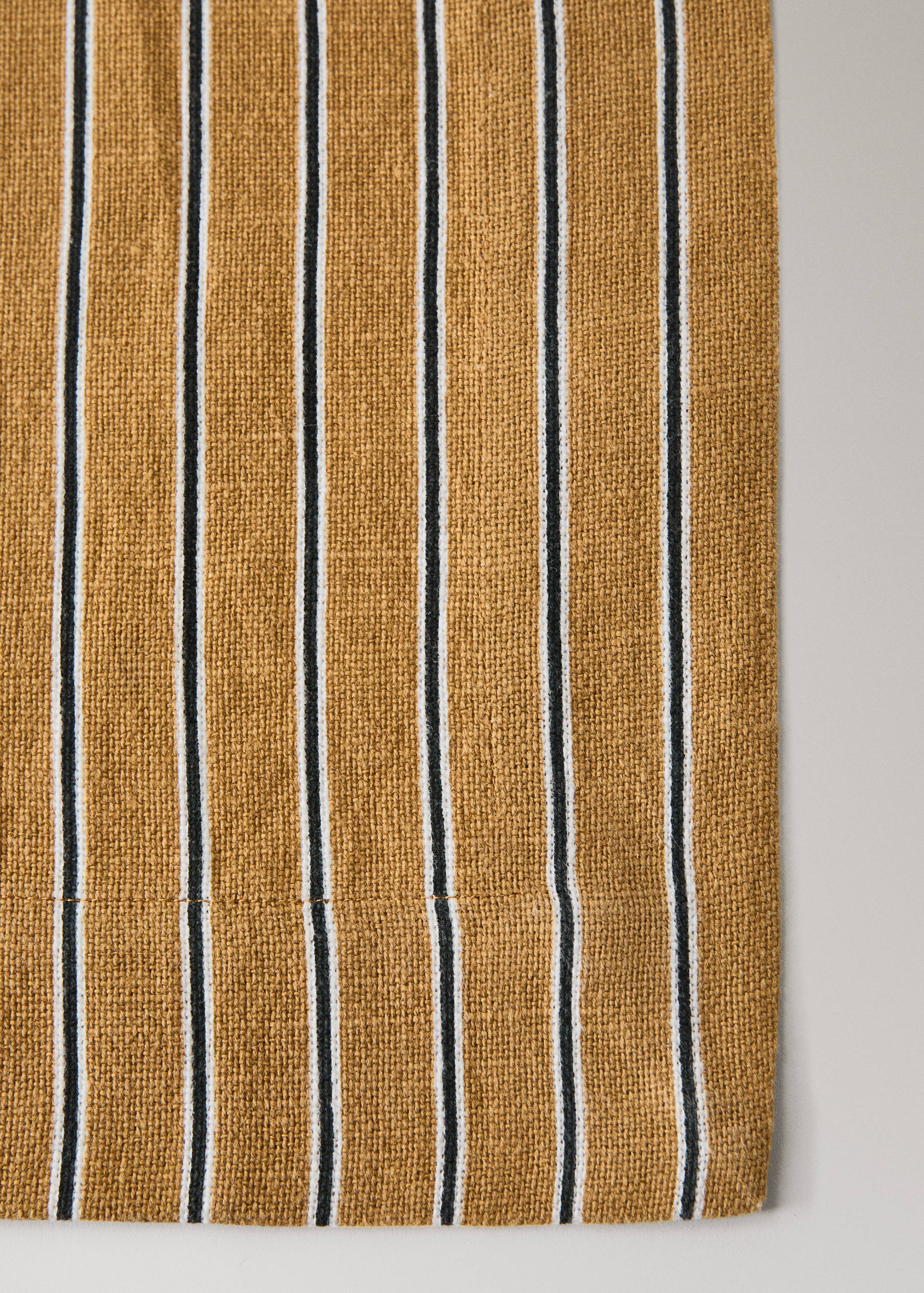 Linen cotton striped table runner - Details of the article 2
