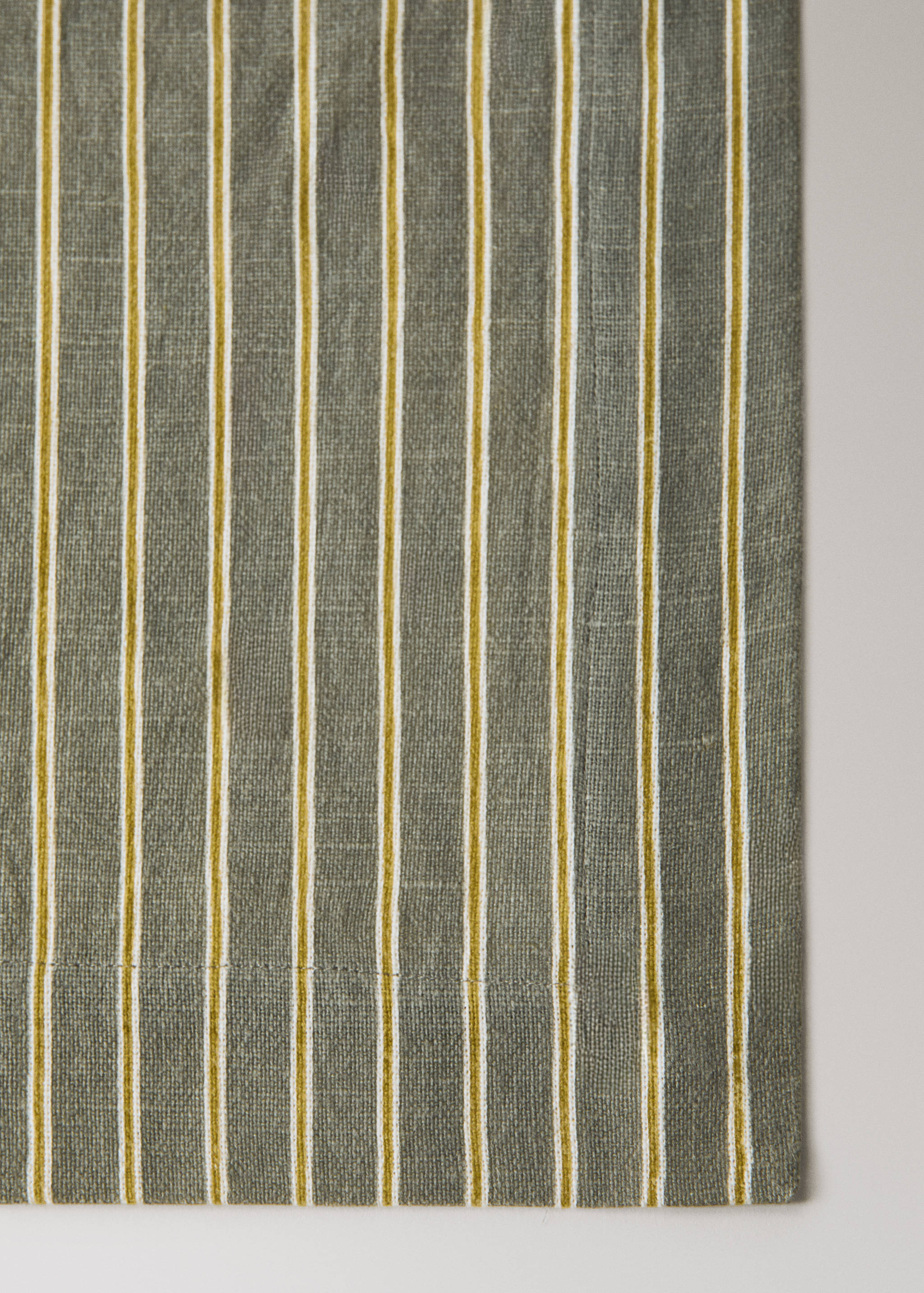 Linen cotton striped table runner - Details of the article 2