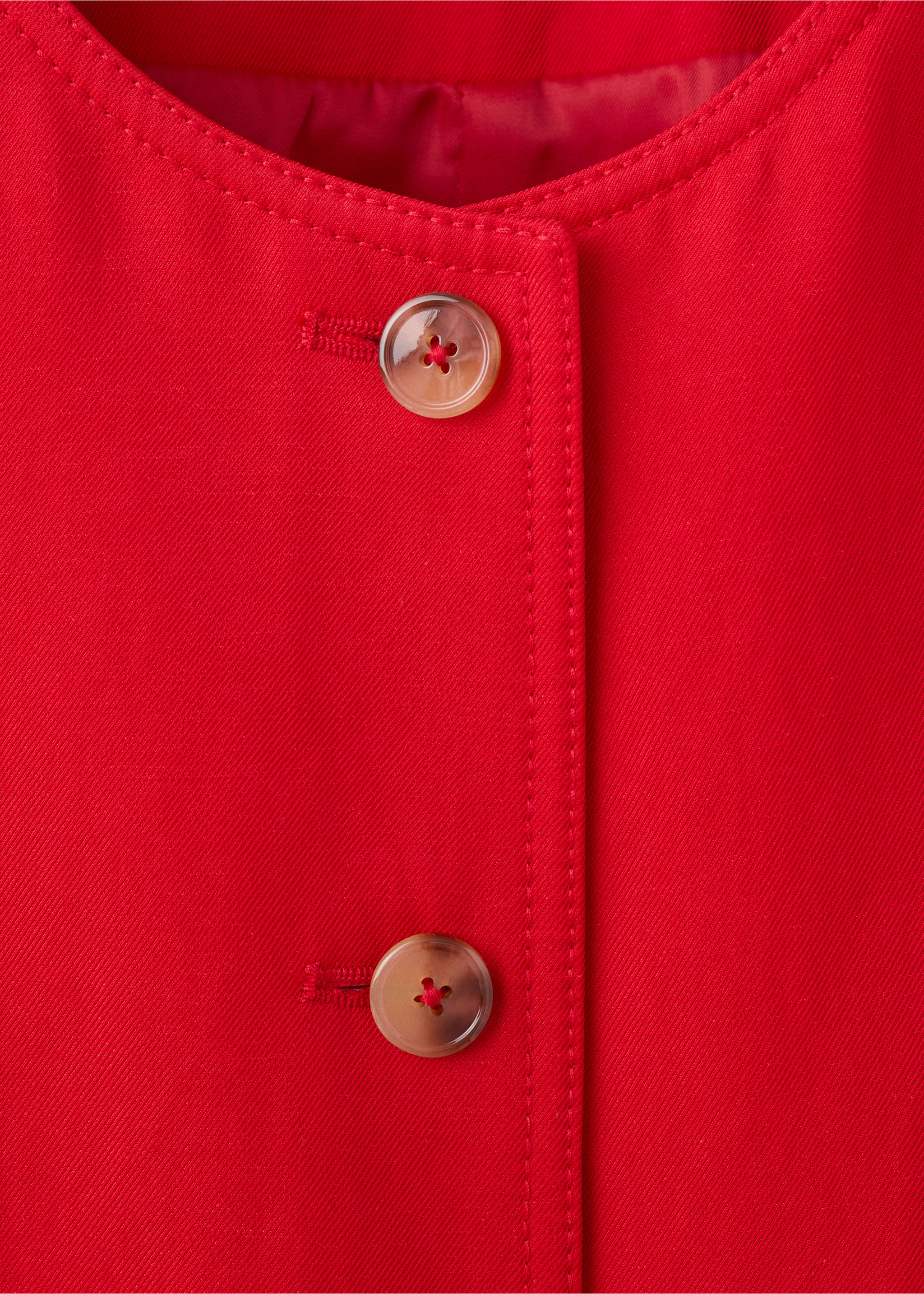 Lyocell buttoned gilet - Details of the article 8, Red. Ref: 37092891-00.